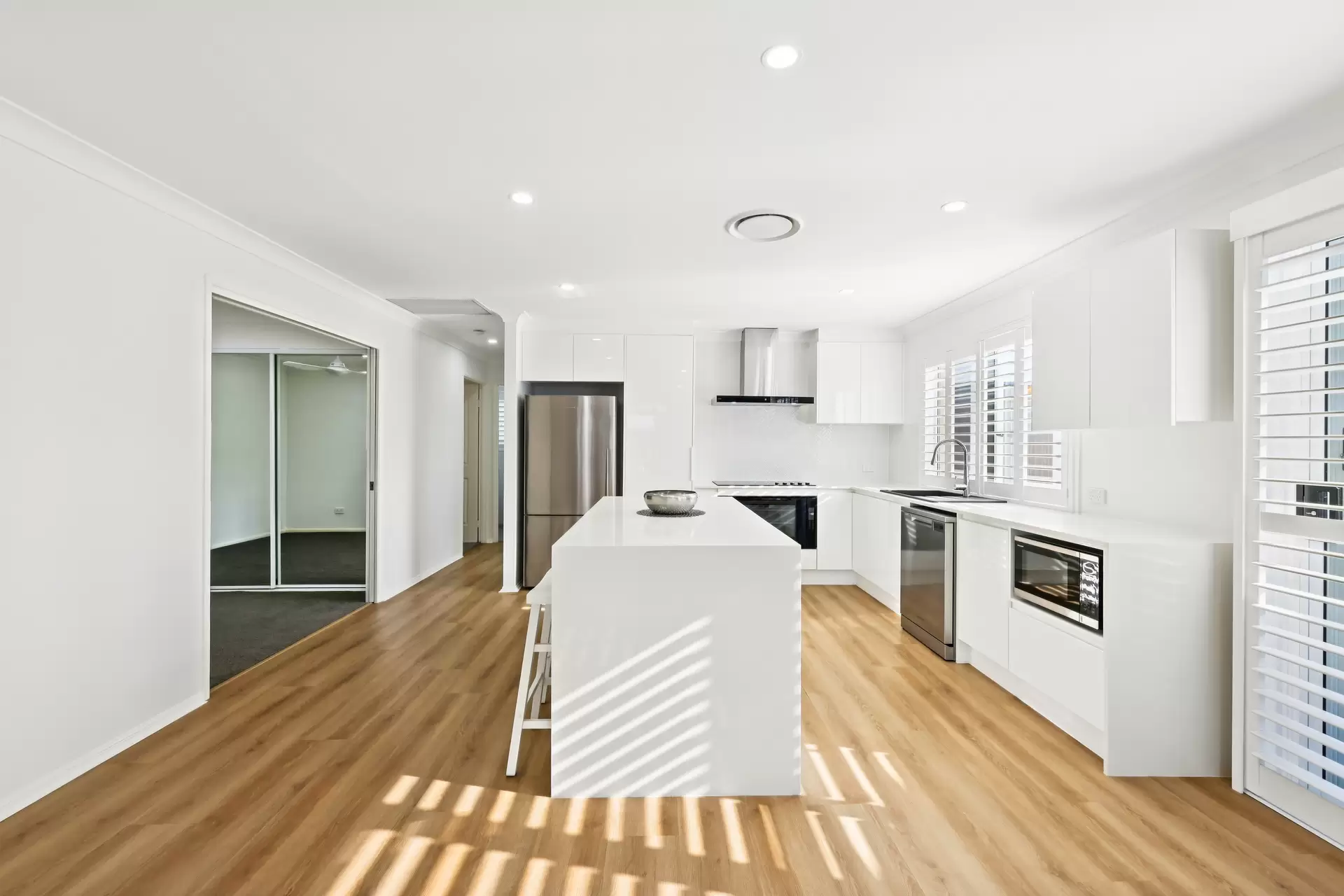 2/33 Gardiners Place, Southport Sold by Queensland Sotheby's International Realty - image 1