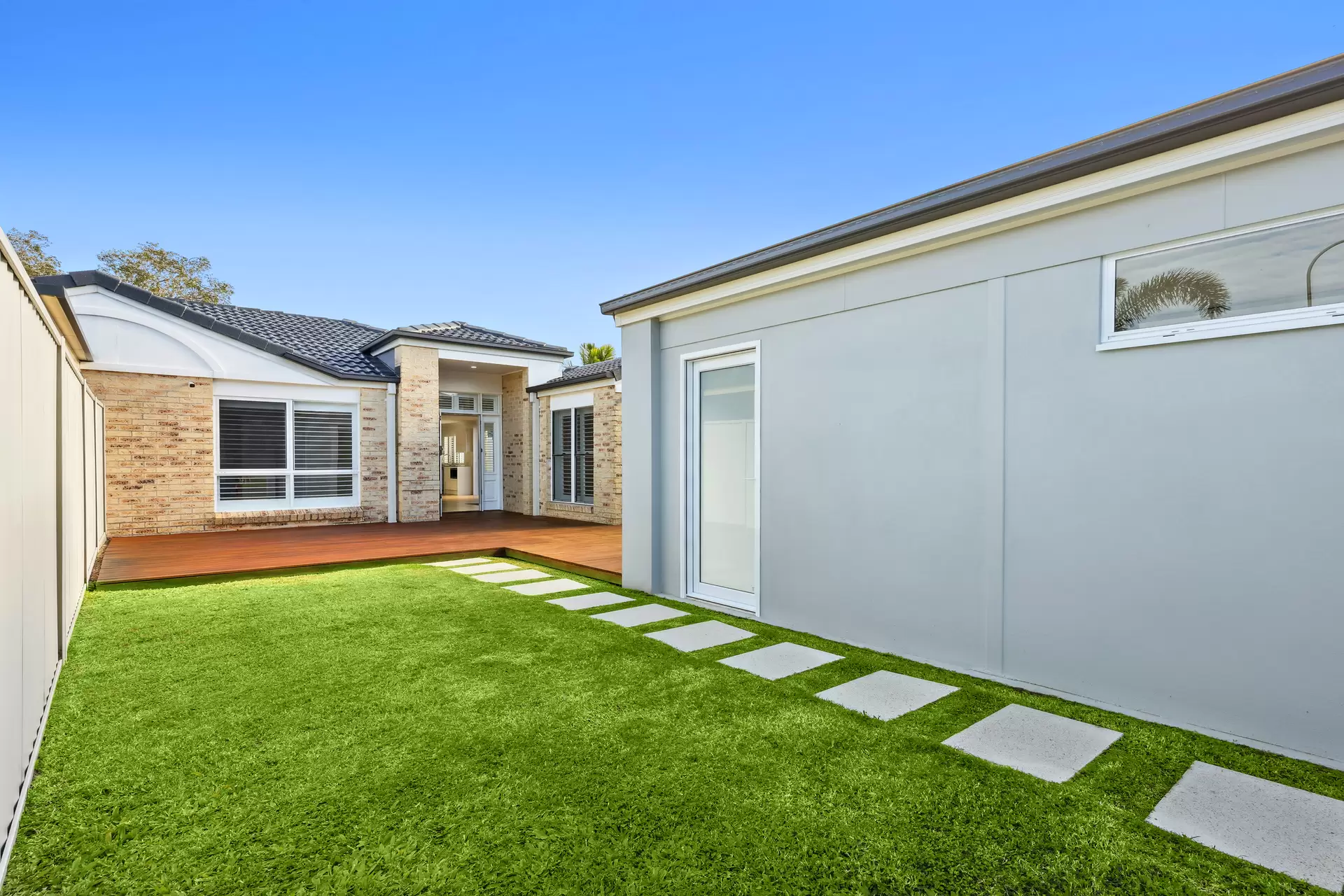 2/33 Gardiners Place, Southport Sold by Queensland Sotheby's International Realty - image 1