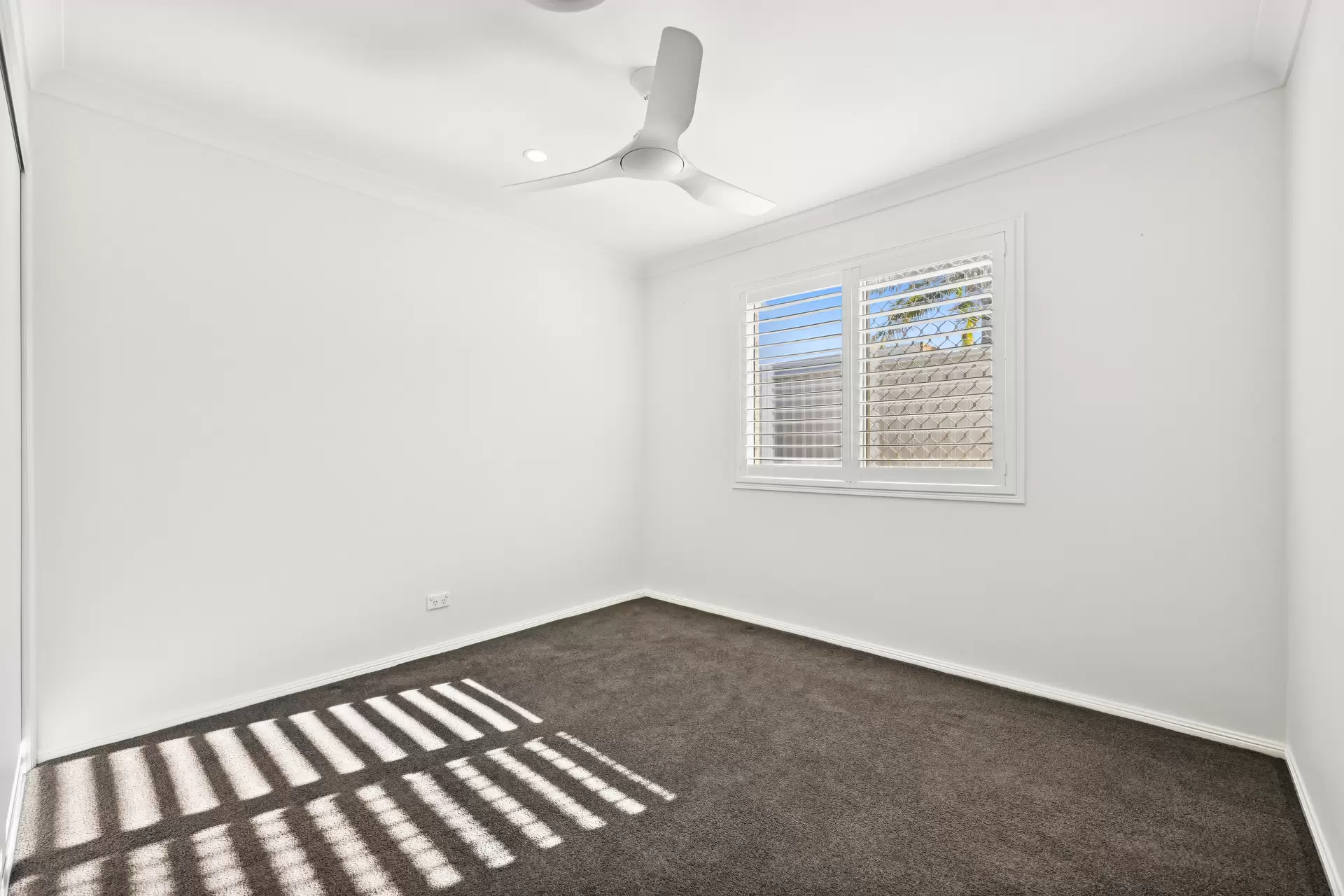 2/33 Gardiners Place, Southport Sold by Queensland Sotheby's International Realty - image 1