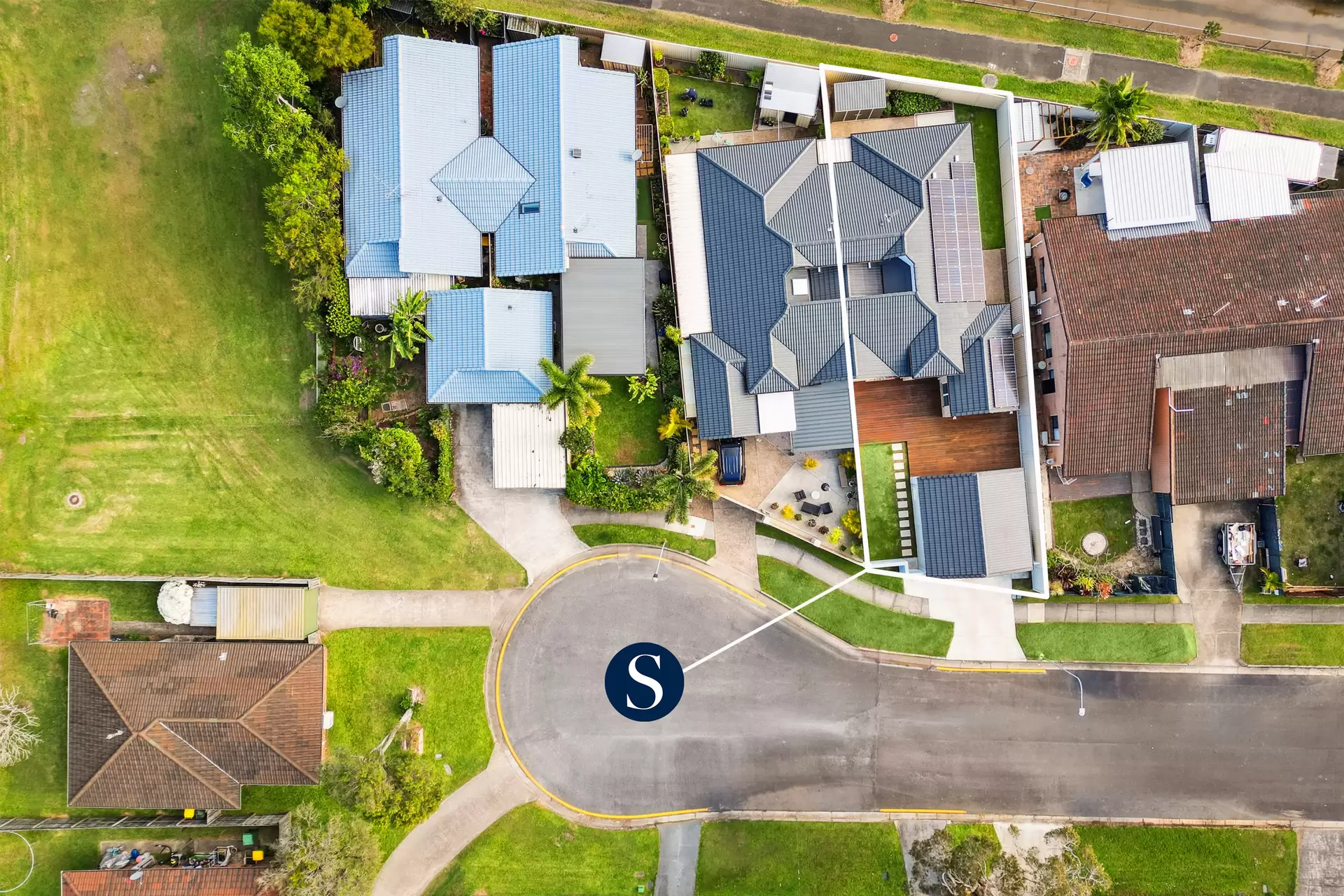 2/33 Gardiners Place, Southport Sold by Queensland Sotheby's International Realty - image 1