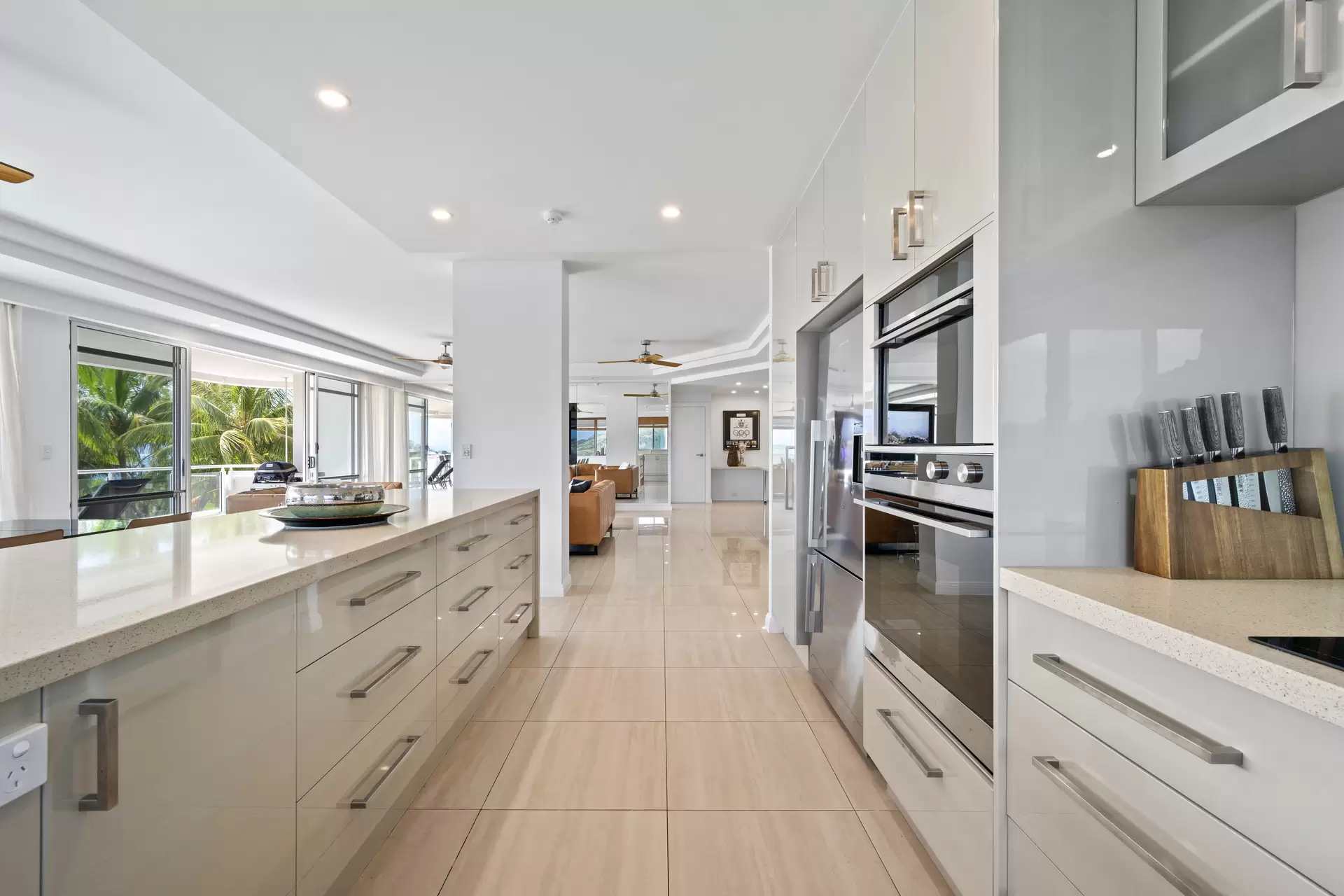2/1 Marina Drive, Hamilton Island Sold by  - image 1