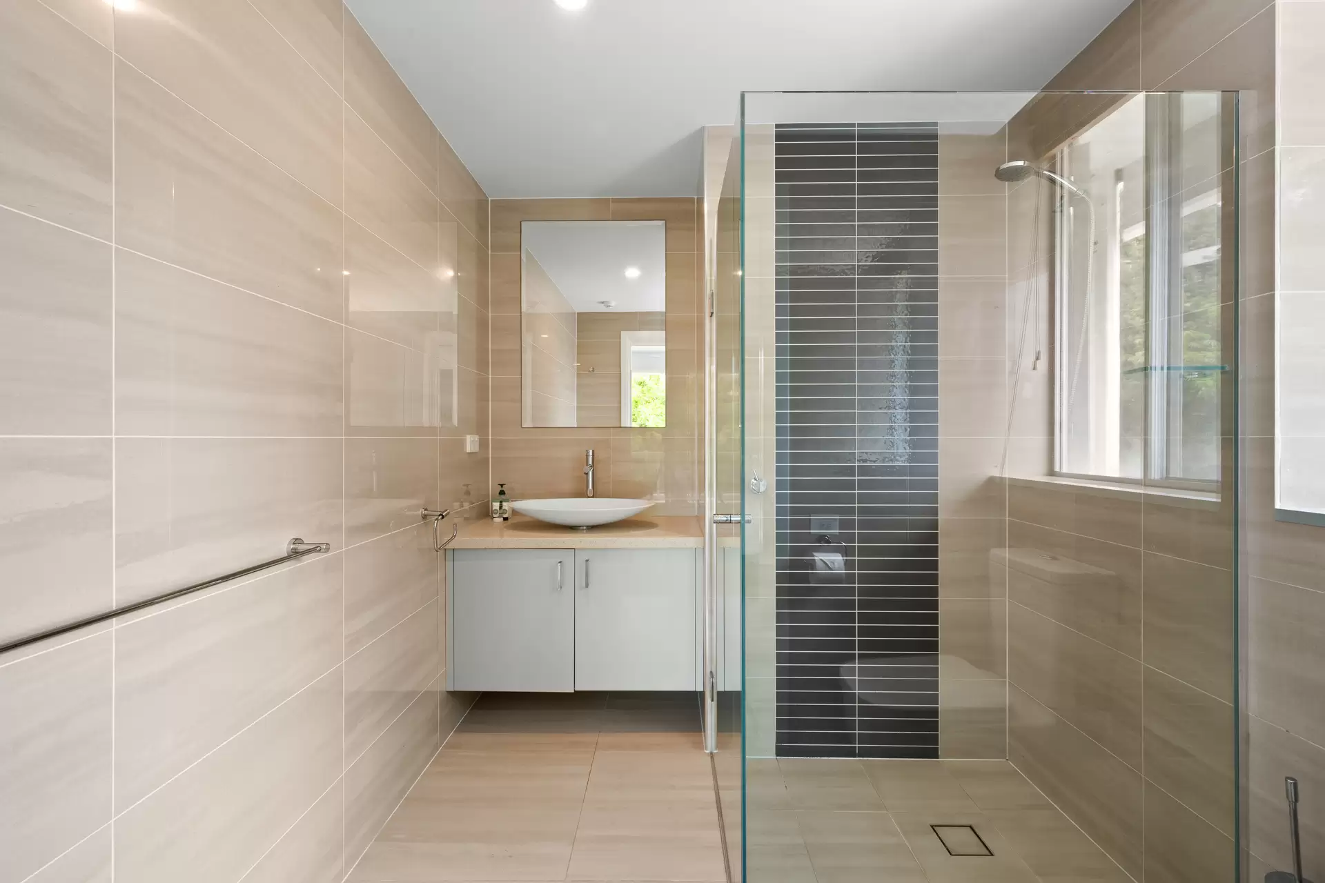 2/1 Marina Drive, Hamilton Island Sold by Queensland Sotheby's International Realty - image 1