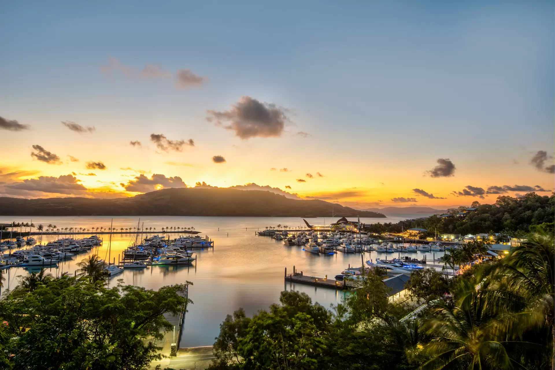 2/1 Marina Drive, Hamilton Island Sold by  - image 1