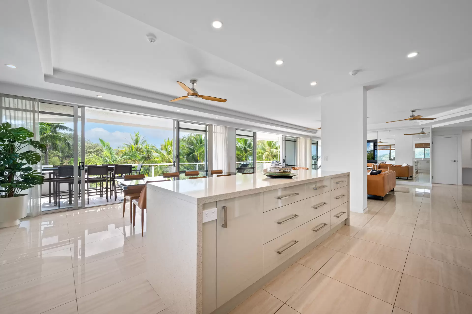 2/1 Marina Drive, Hamilton Island Sold by  - image 1