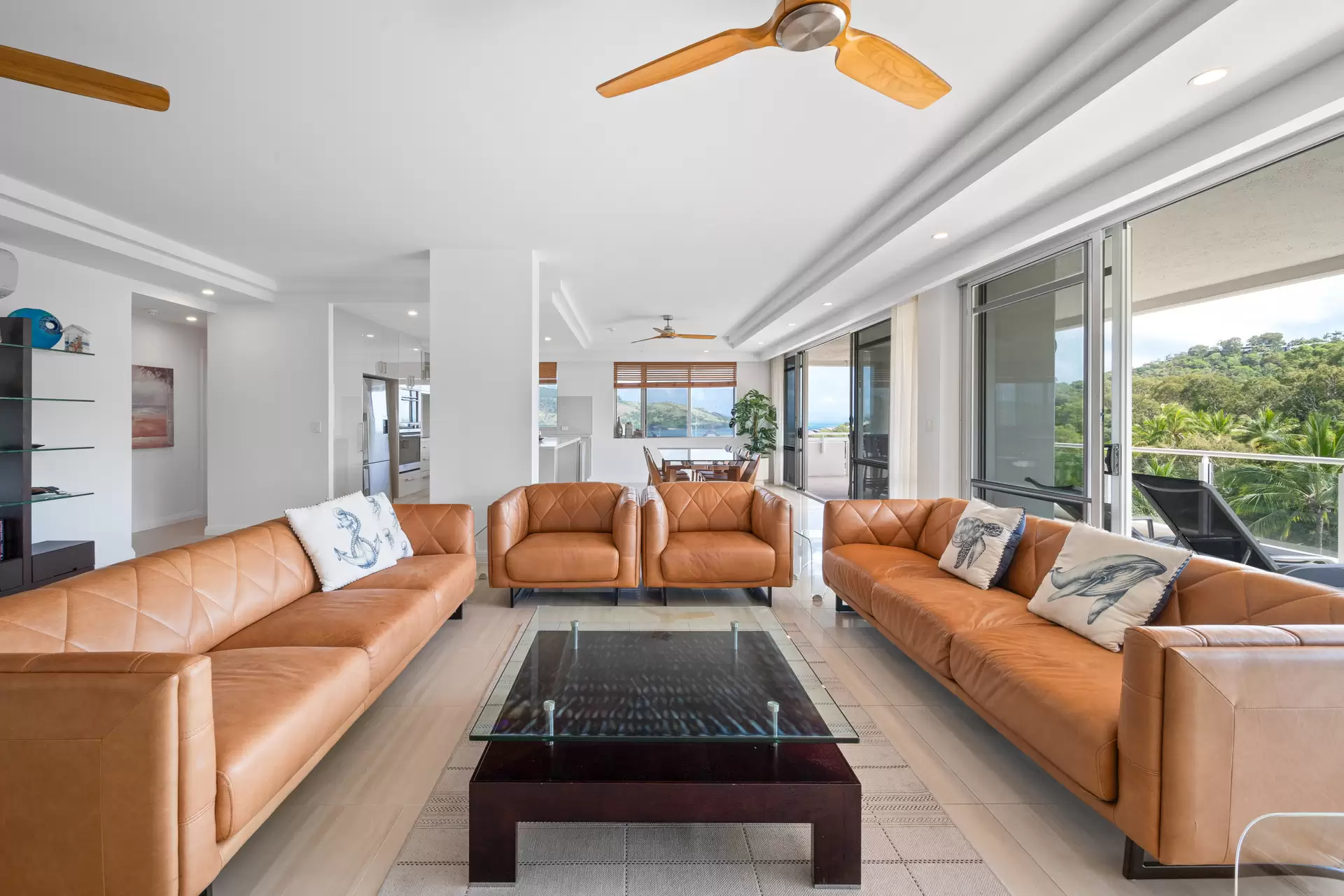 2/1 Marina Drive, Hamilton Island Sold by  - image 1