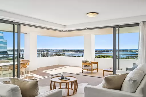 211/105 Scarborough Street, Southport Sold by 