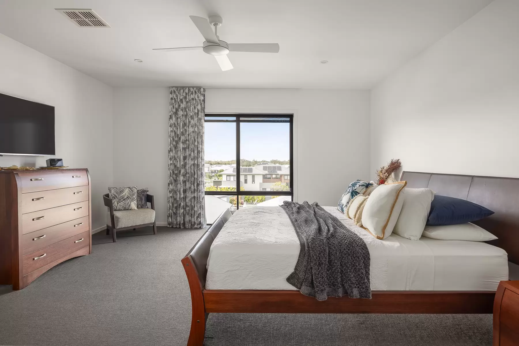 6 Venice Street, Peregian Beach Sold by  - image 1