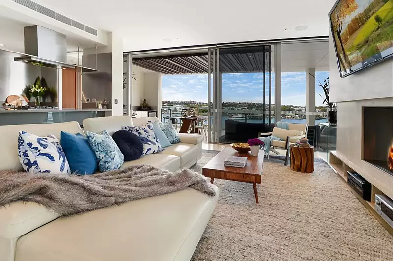 29/1 Macquarie Street, Teneriffe Sold by Queensland Sotheby's International Realty - image 1