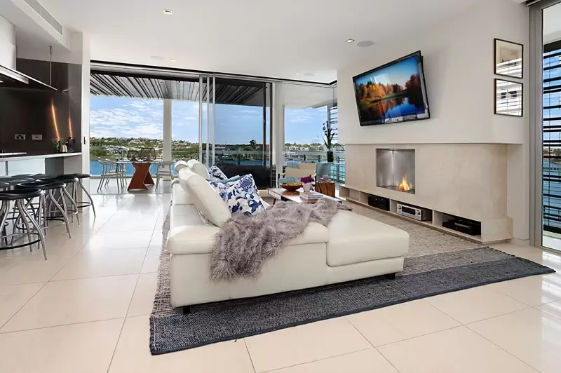 29/1 Macquarie Street, Teneriffe Sold by Queensland Sotheby's International Realty - image 1