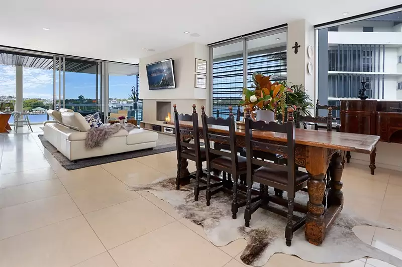 29/1 Macquarie Street, Teneriffe Sold by Queensland Sotheby's International Realty - image 1