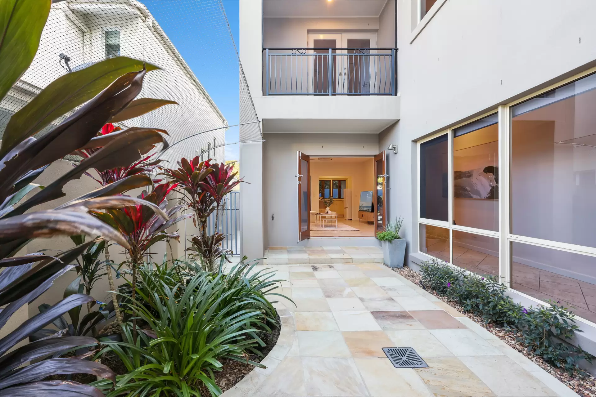 14 Durham Street, Southport Sold by Queensland Sotheby's International Realty - image 1