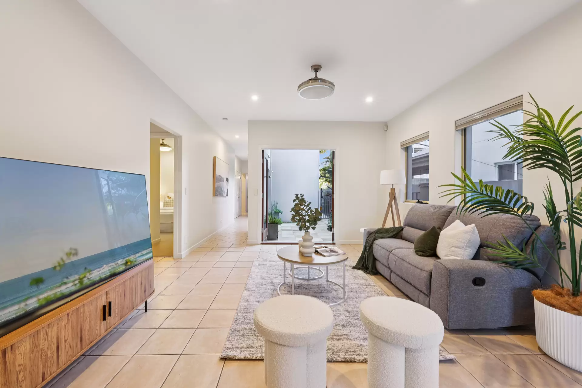 14 Durham Street, Southport Sold by Queensland Sotheby's International Realty - image 1