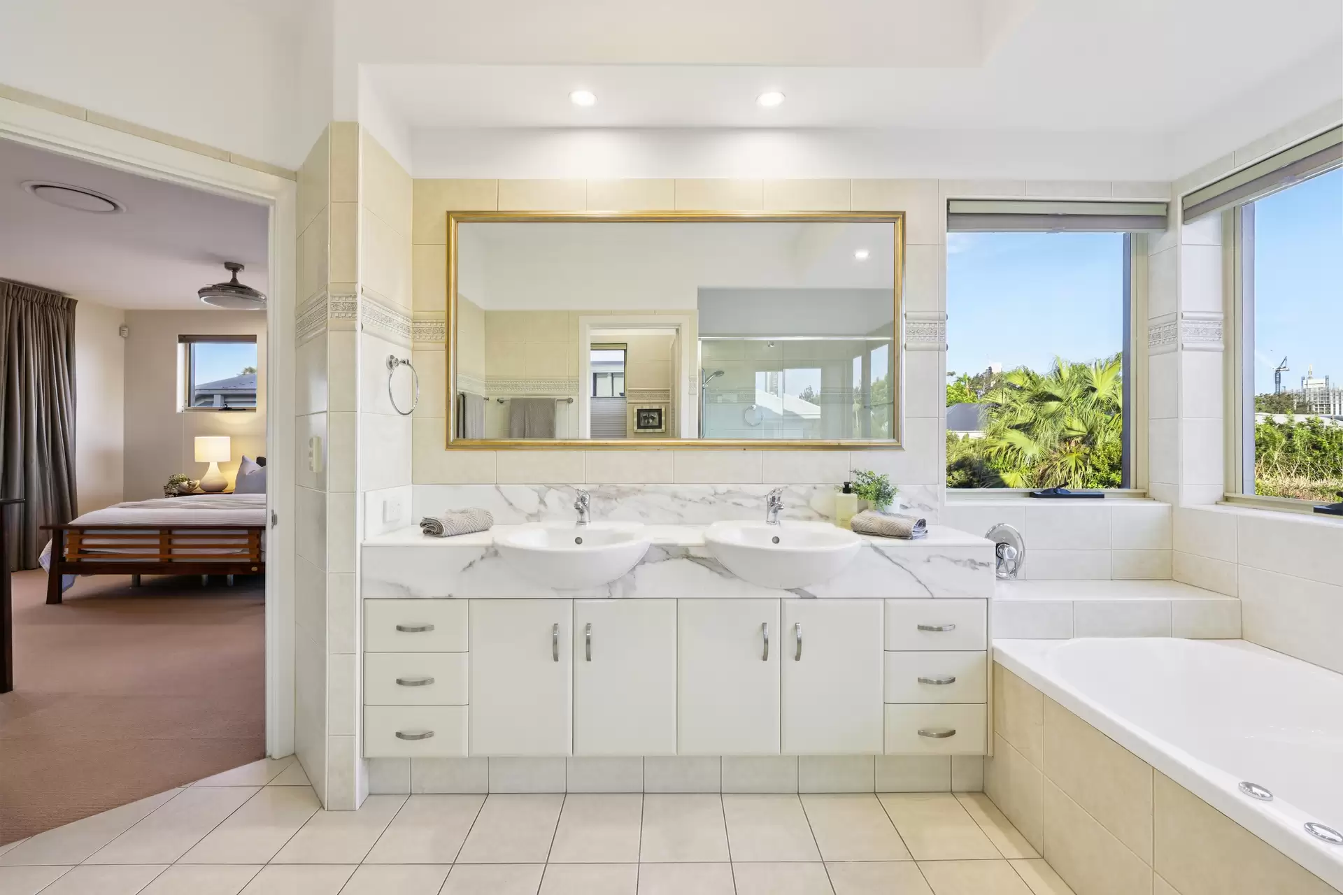 14 Durham Street, Southport Sold by Queensland Sotheby's International Realty - image 1