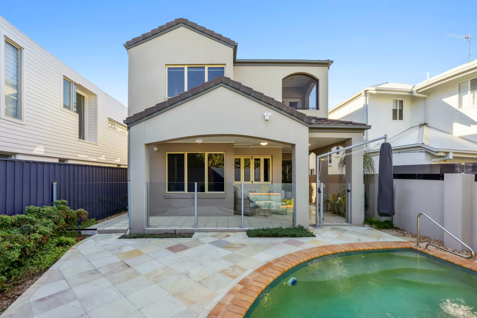 14 Durham Street, Southport Sold by Queensland Sotheby's International Realty - image 1