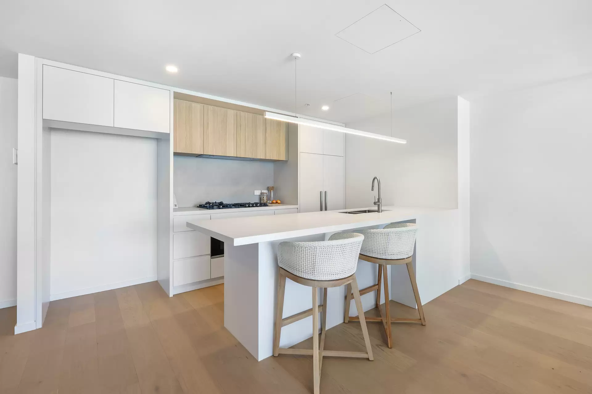131/25 Woodroffe Avenue, Main Beach Sold by Queensland Sotheby's International Realty - image 1