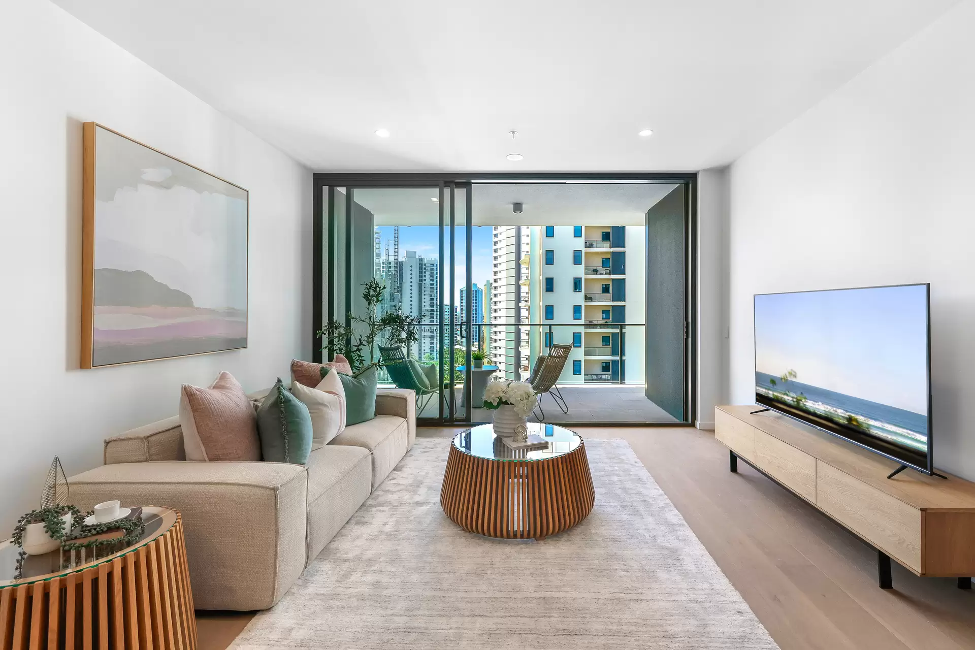 131/25 Woodroffe Avenue, Main Beach Sold by  - image 1