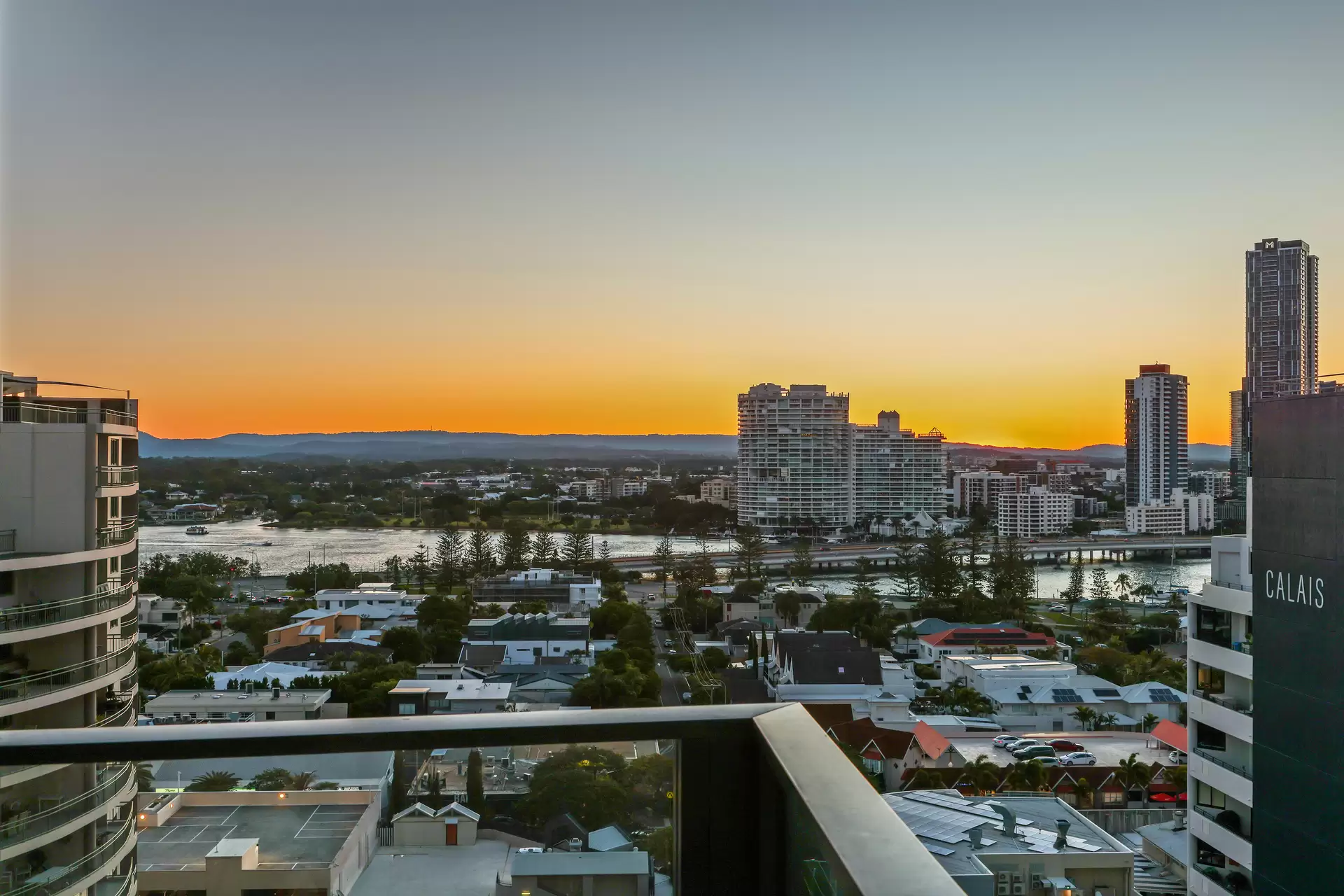 131/25 Woodroffe Avenue, Main Beach Sold by  - image 1