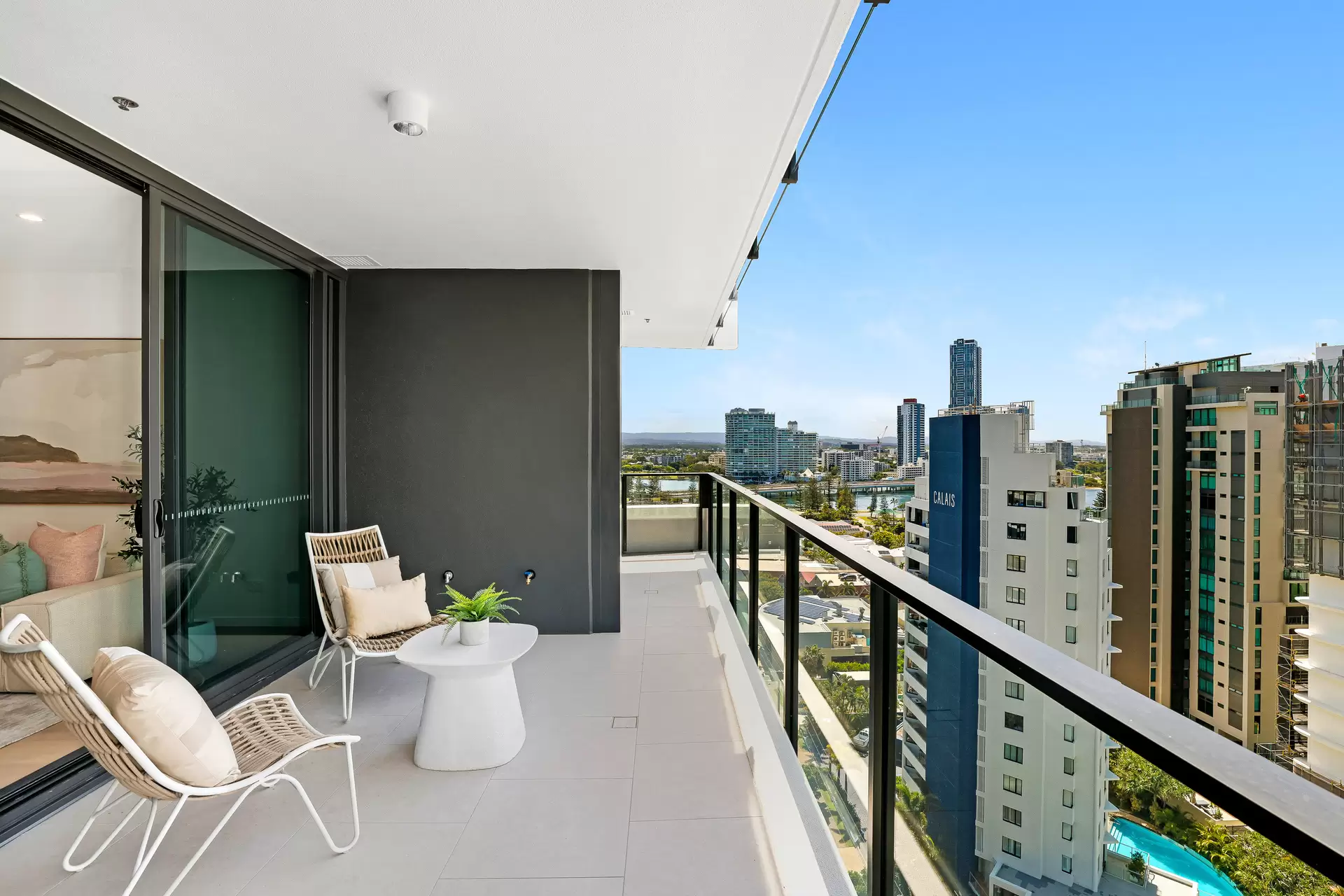 131/25 Woodroffe Avenue, Main Beach Sold by  - image 1