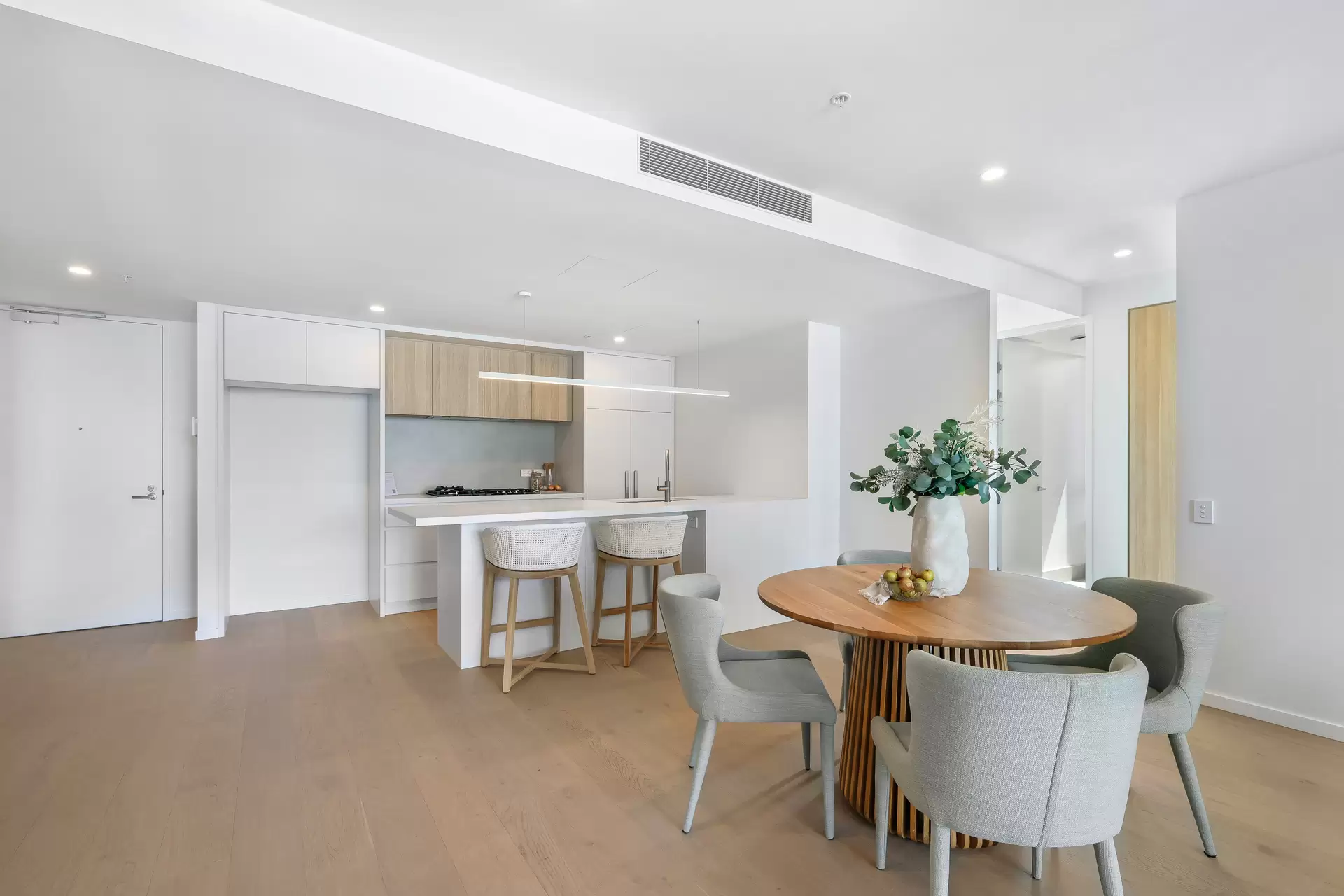 131/25 Woodroffe Avenue, Main Beach Sold by Queensland Sotheby's International Realty - image 1