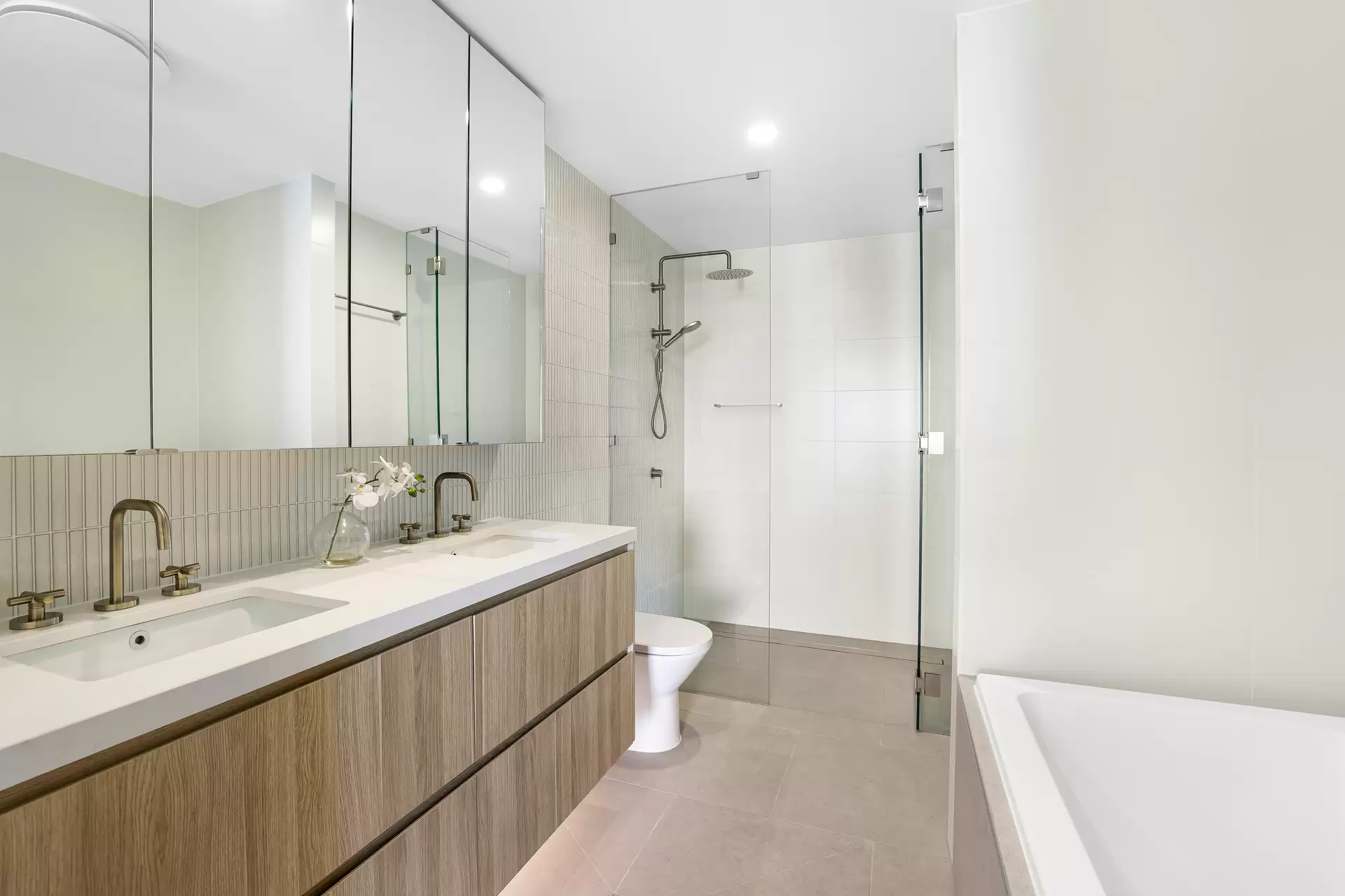 132/25 Woodroffe Avenue, Main Beach Sold by Queensland Sotheby's International Realty - image 1