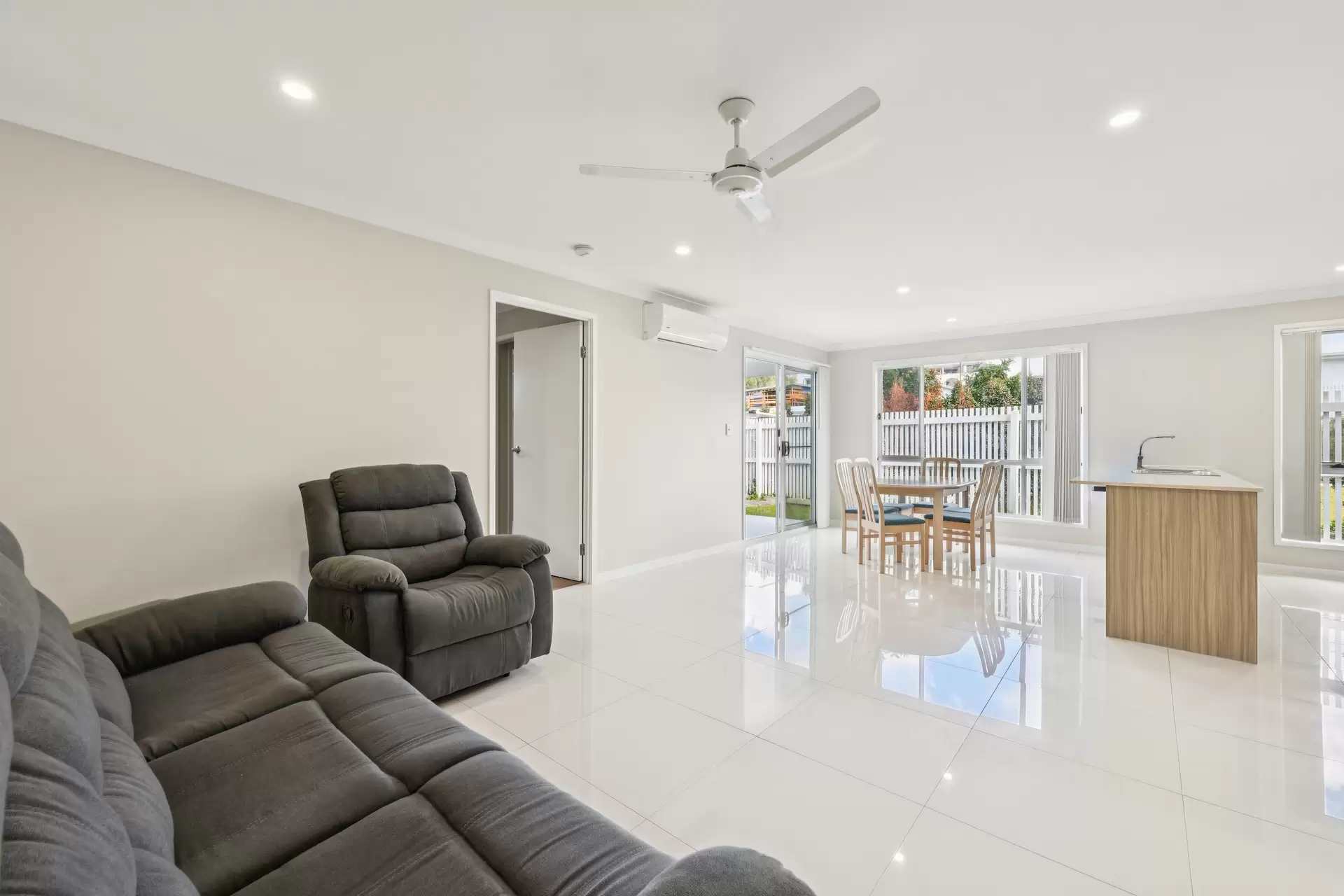 1/20 Manning Court, Pimpama Sold by  - image 1