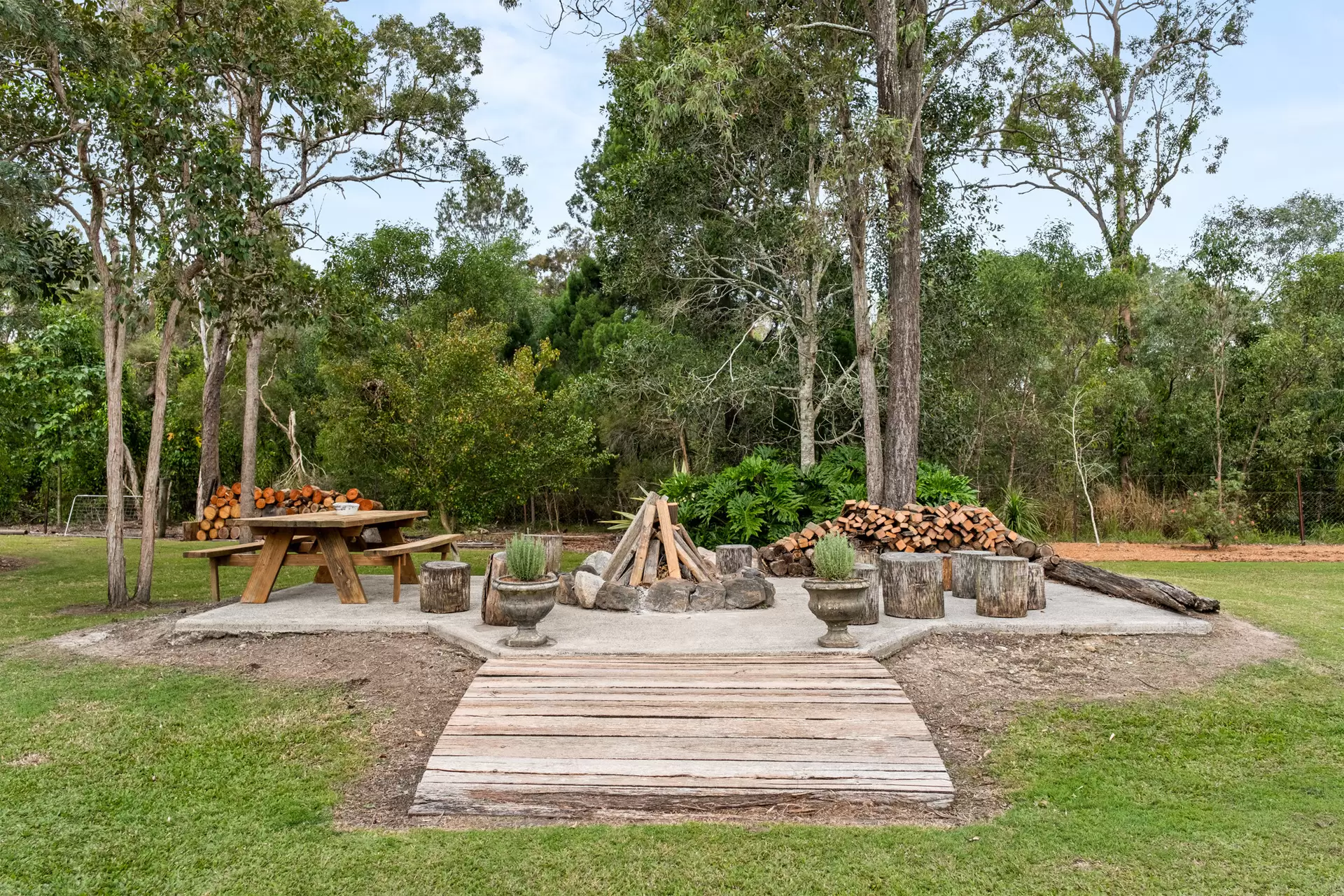 134 Grassdale Road, Belmont Sold by Queensland Sotheby's International Realty - image 1