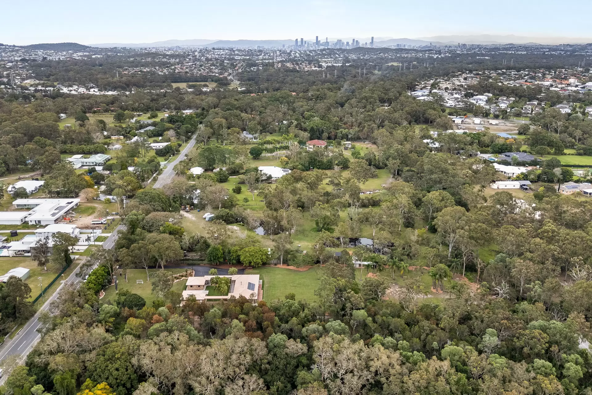 134 Grassdale Road, Belmont Sold by Queensland Sotheby's International Realty - image 1