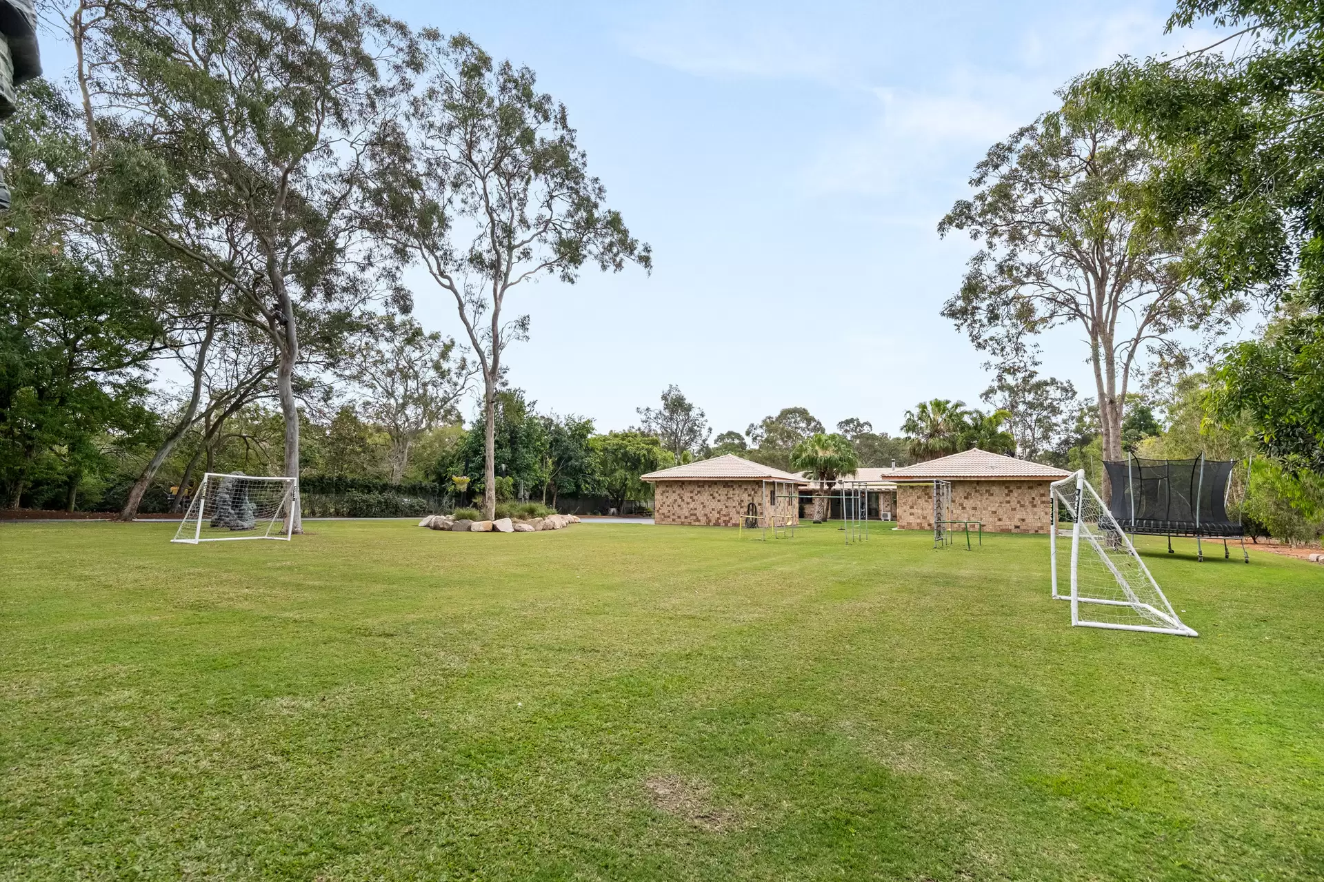 134 Grassdale Road, Belmont Sold by Queensland Sotheby's International Realty - image 1