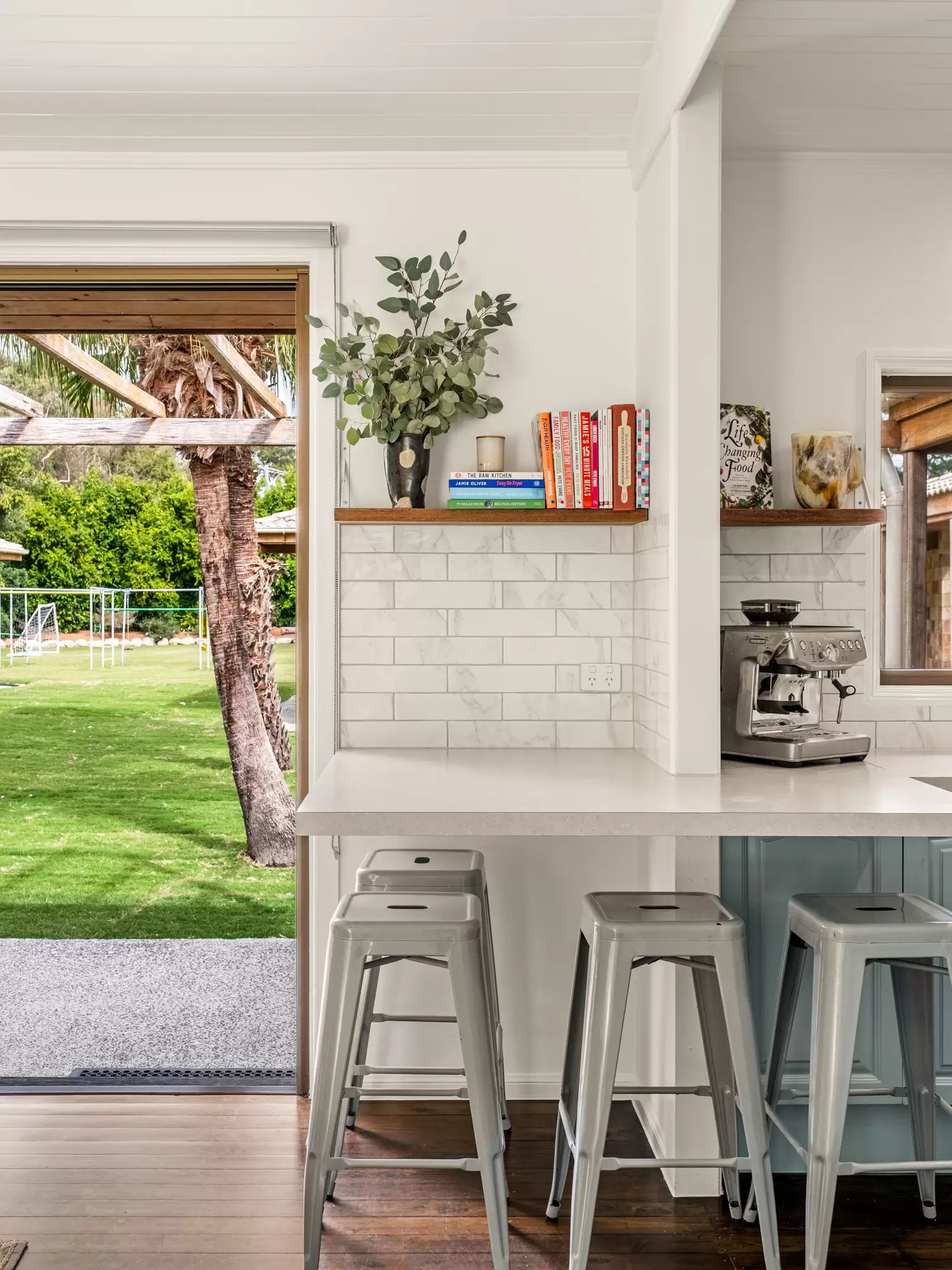 134 Grassdale Road, Belmont Sold by Queensland Sotheby's International Realty - image 1