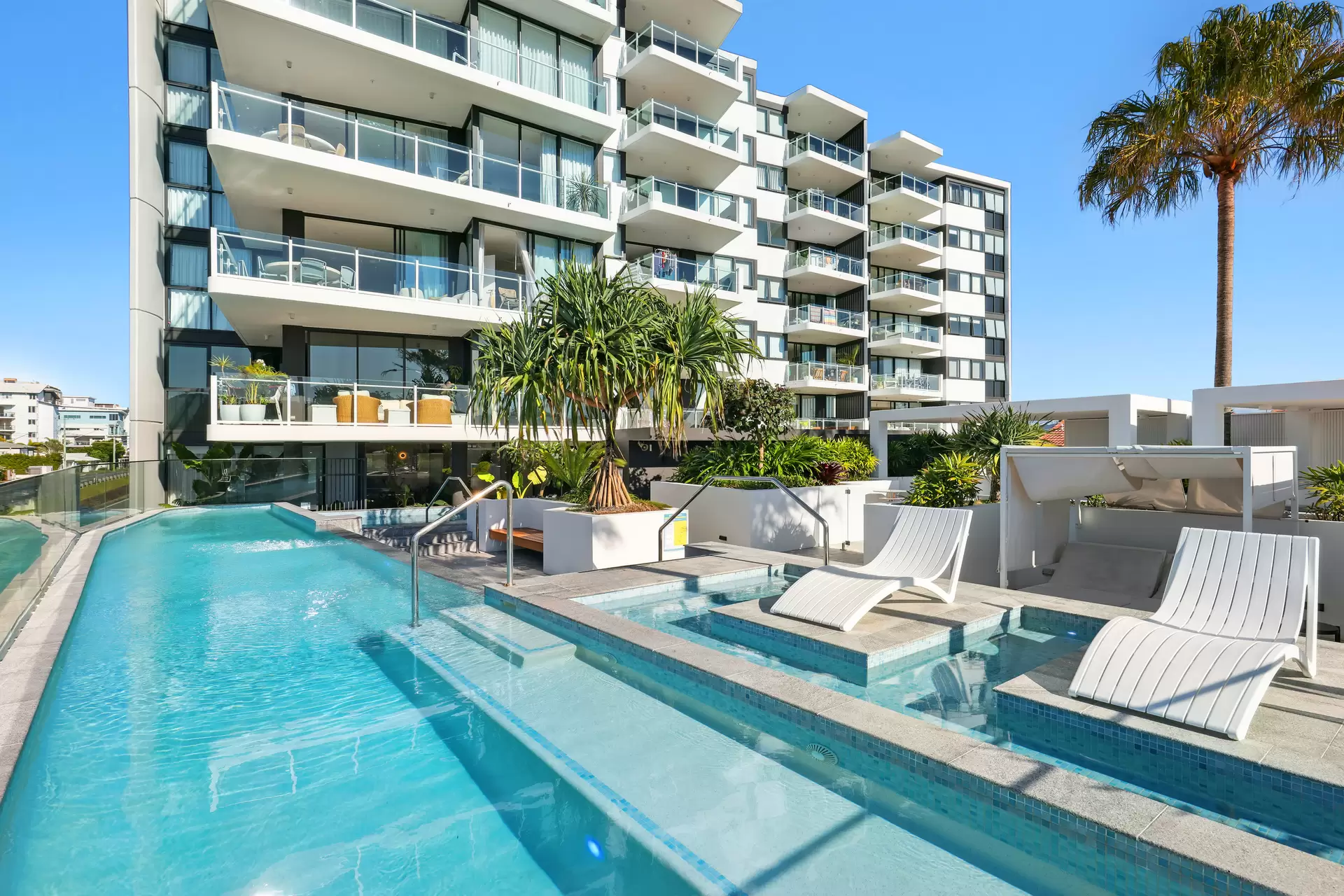 204/5 Nyrang Avenue, Palm Beach Sold by Queensland Sotheby's International Realty - image 1