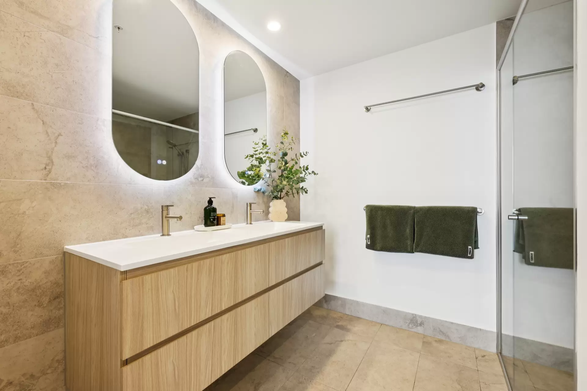 204/5 Nyrang Avenue, Palm Beach Sold by  - image 1