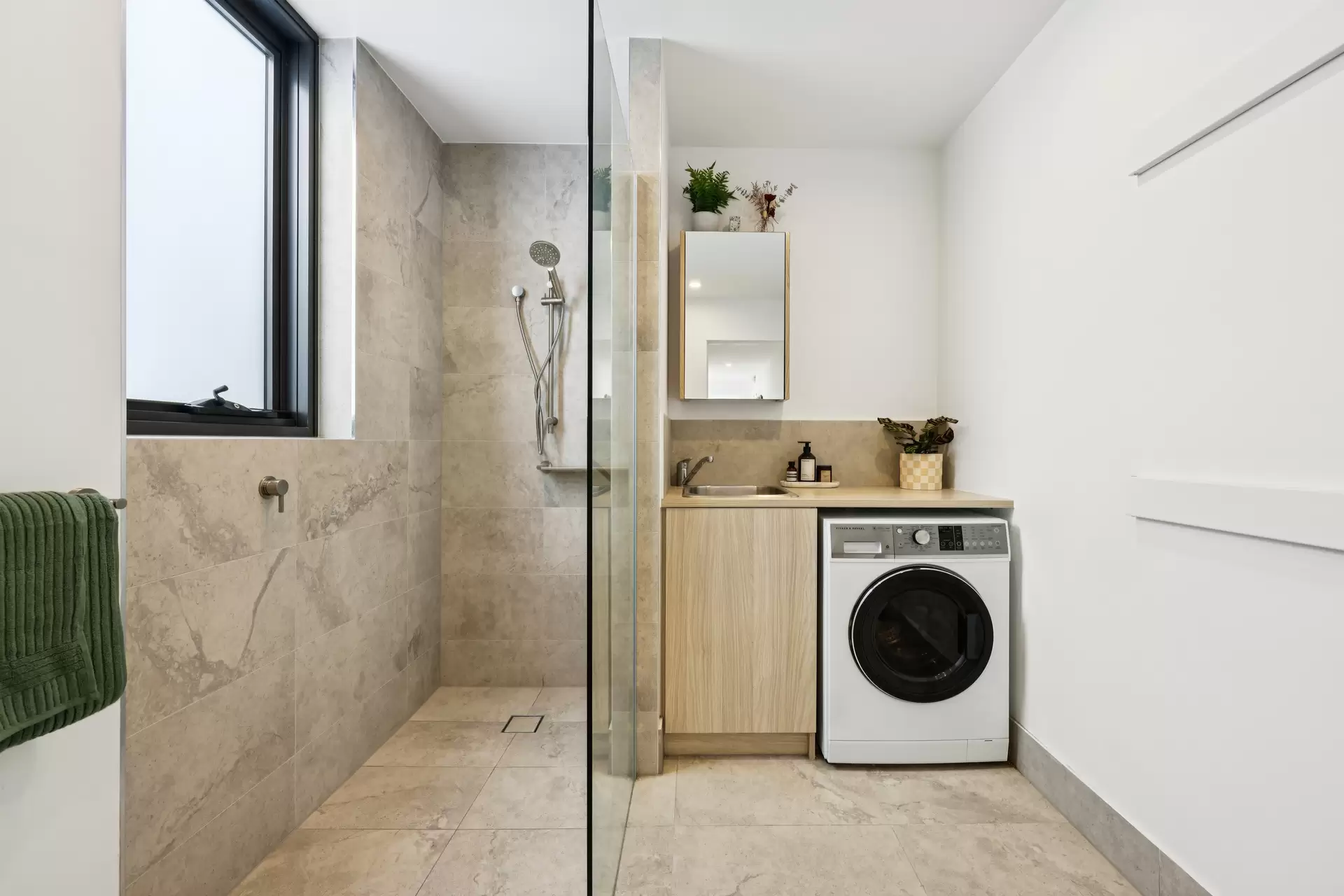 204/5 Nyrang Avenue, Palm Beach Sold by  - image 1