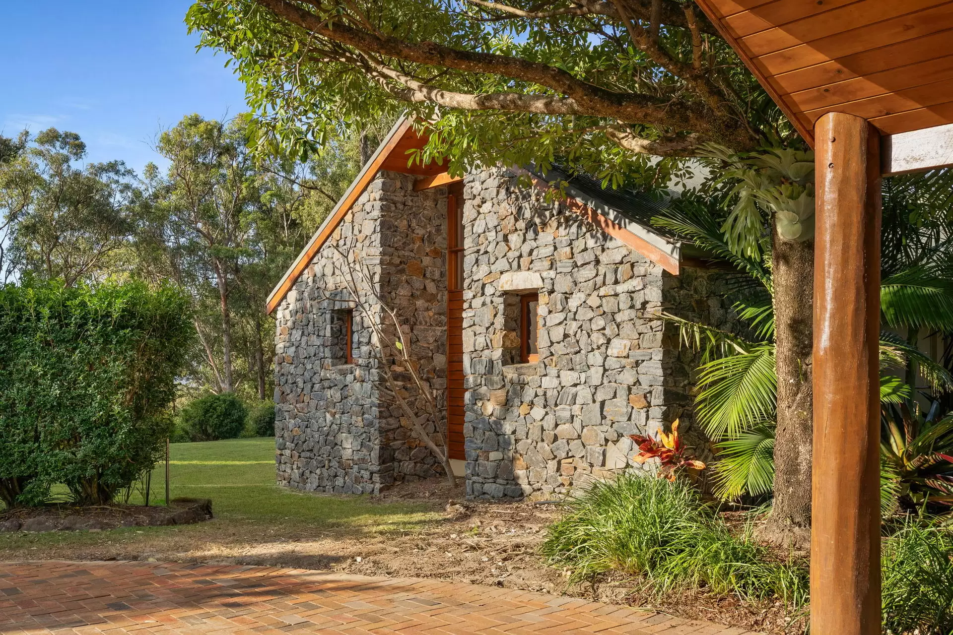 423 Ruffles Road, Willow Vale Sold by Queensland Sotheby's International Realty - image 1