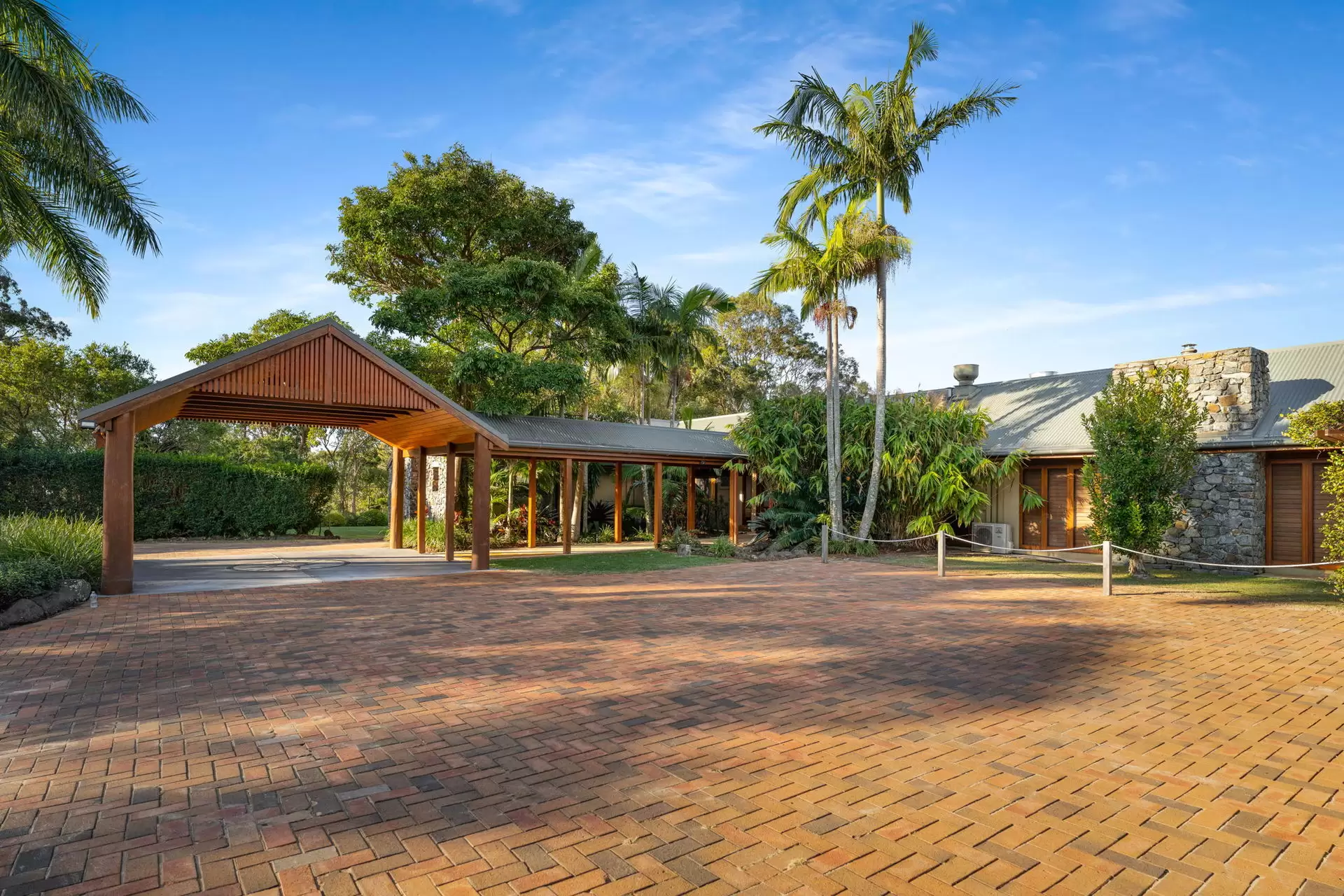 423 Ruffles Road, Willow Vale Sold by Queensland Sotheby's International Realty - image 1