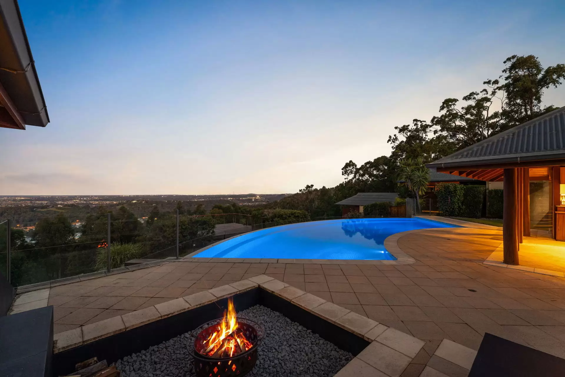 423 Ruffles Road, Willow Vale Sold by Queensland Sotheby's International Realty - image 1