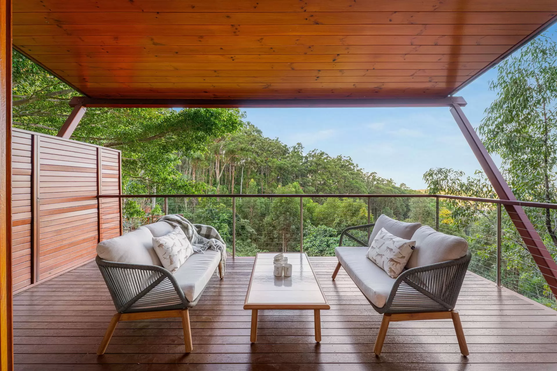 423 Ruffles Road, Willow Vale Sold by Queensland Sotheby's International Realty - image 1