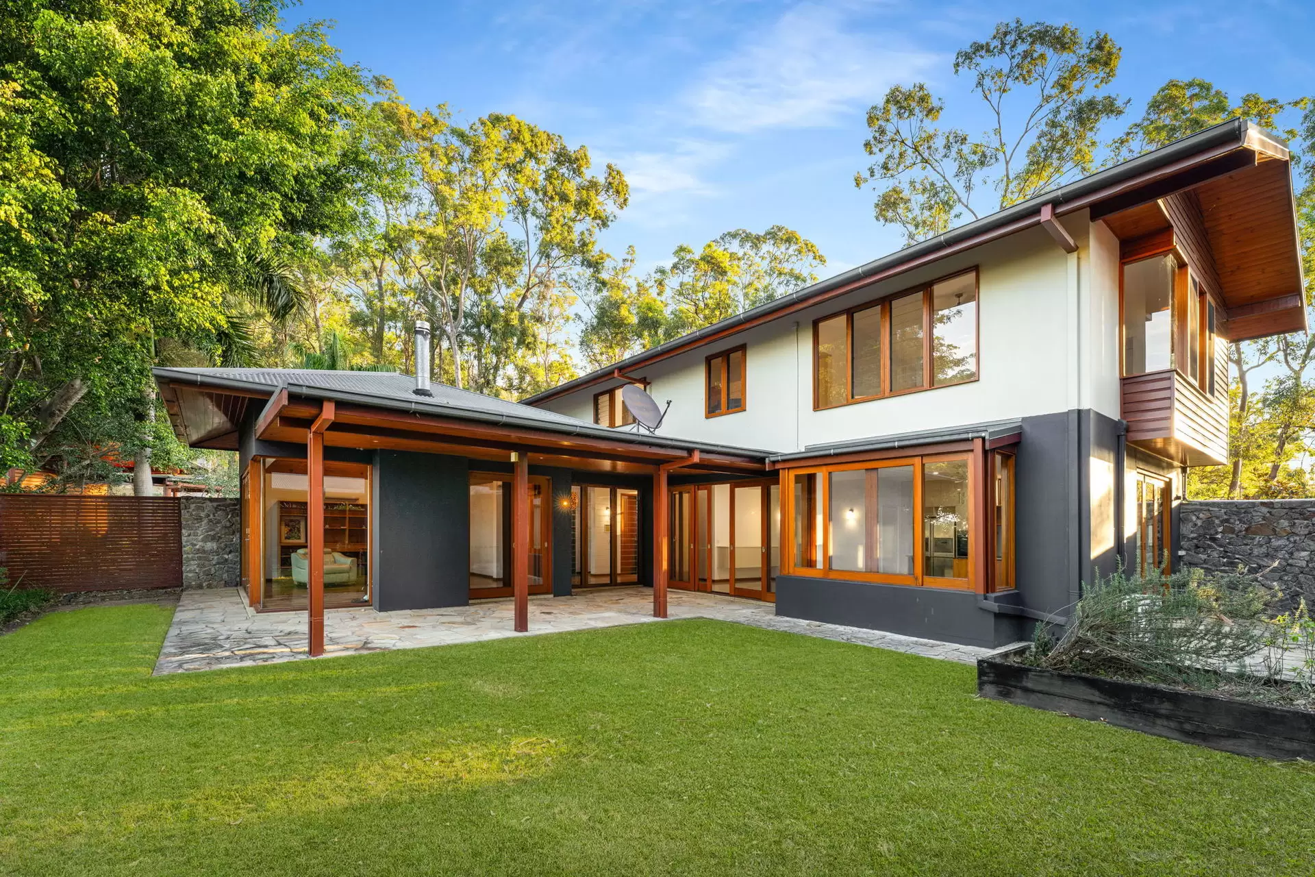 423 Ruffles Road, Willow Vale Sold by Queensland Sotheby's International Realty - image 1