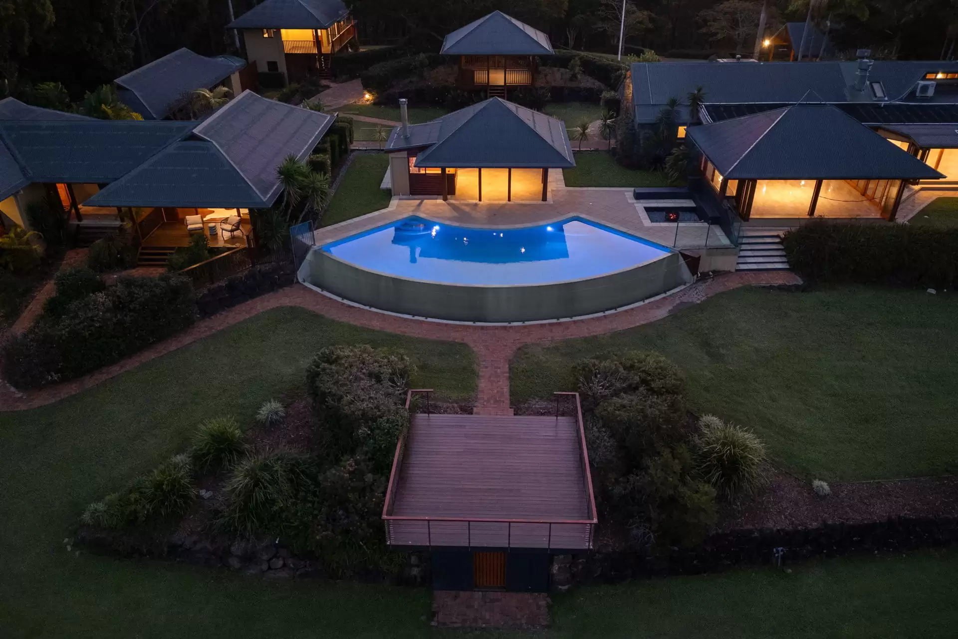 423 Ruffles Road, Willow Vale Sold by Queensland Sotheby's International Realty - image 1