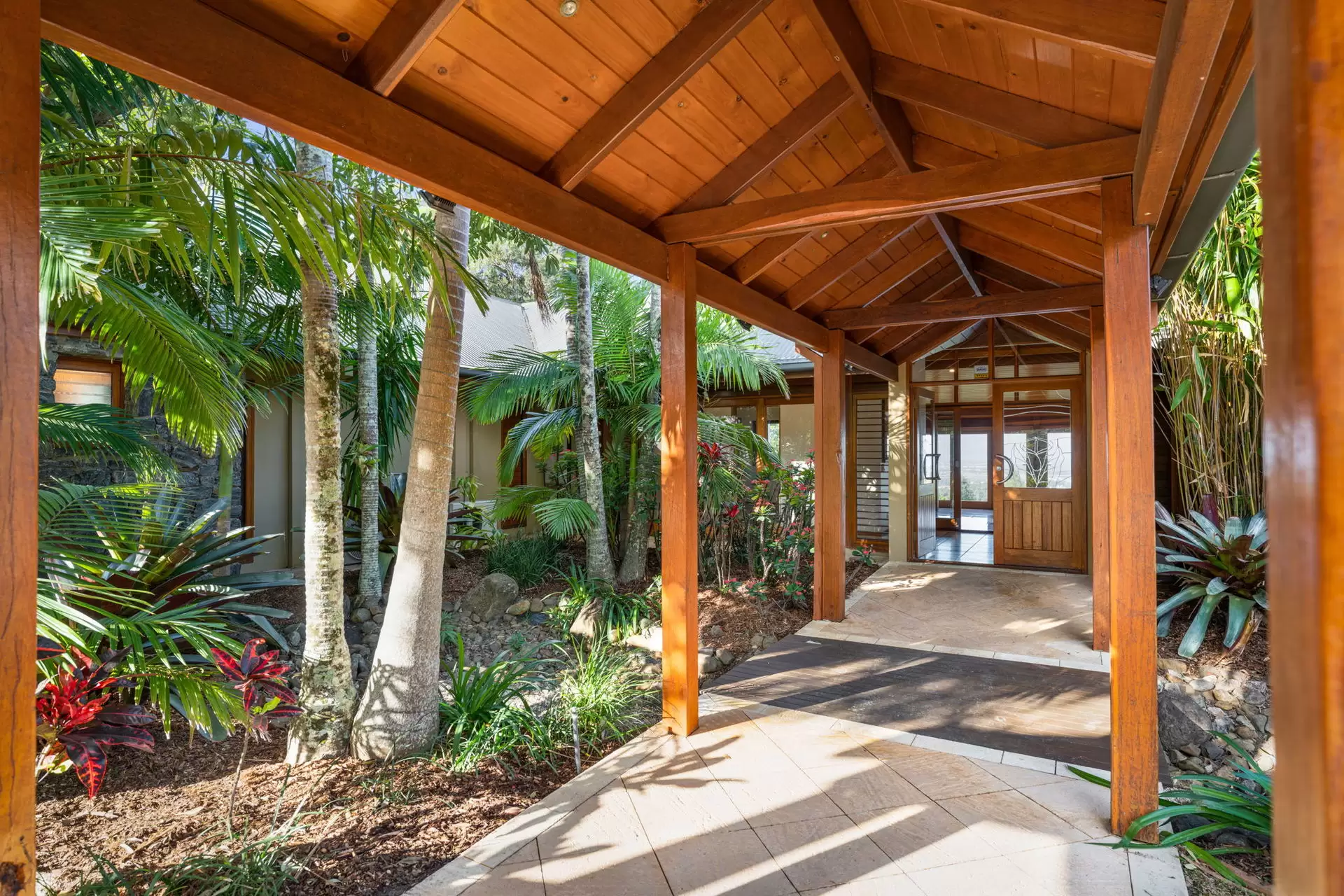 423 Ruffles Road, Willow Vale Sold by Queensland Sotheby's International Realty - image 1