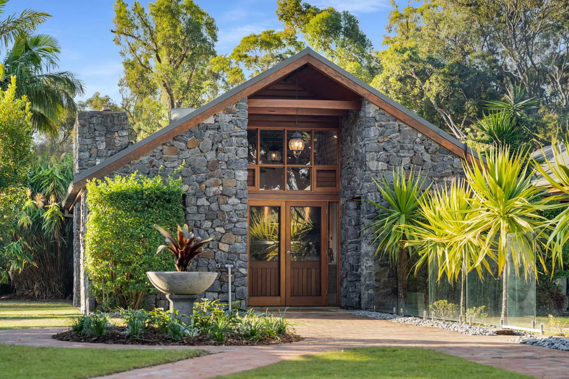 423 Ruffles Road, Willow Vale Sold by Queensland Sotheby's International Realty - image 1