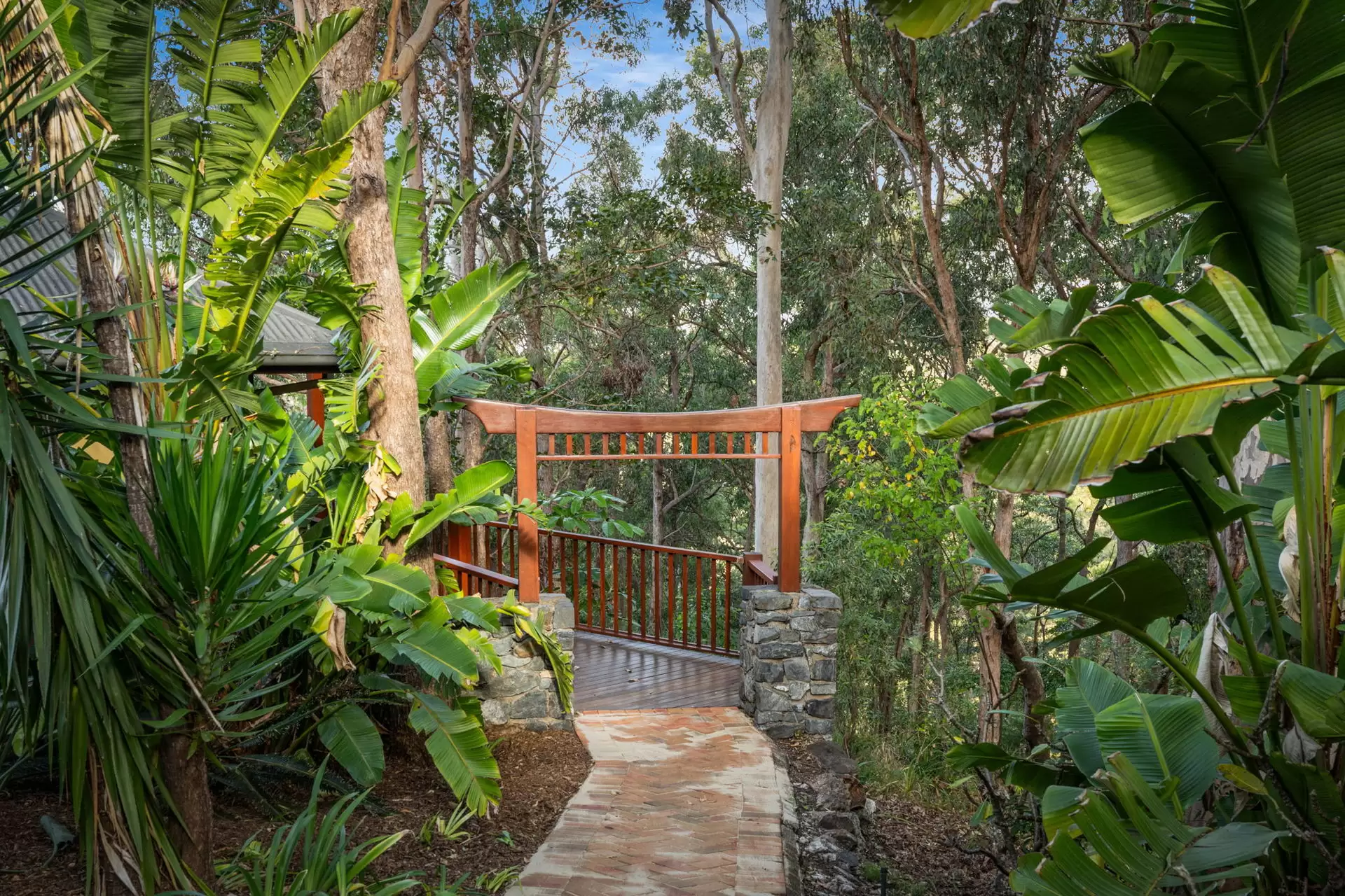 423 Ruffles Road, Willow Vale Sold by Queensland Sotheby's International Realty - image 1