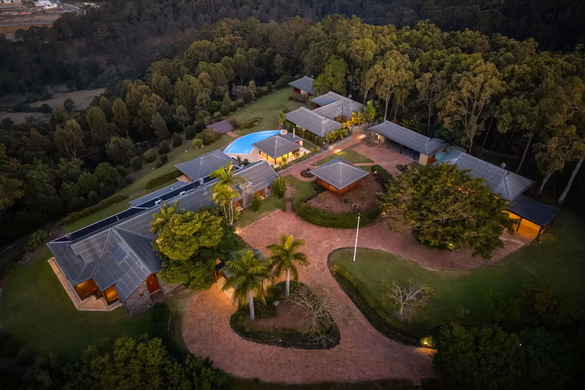 423 Ruffles Road, Willow Vale Sold by Queensland Sotheby's International Realty - image 1
