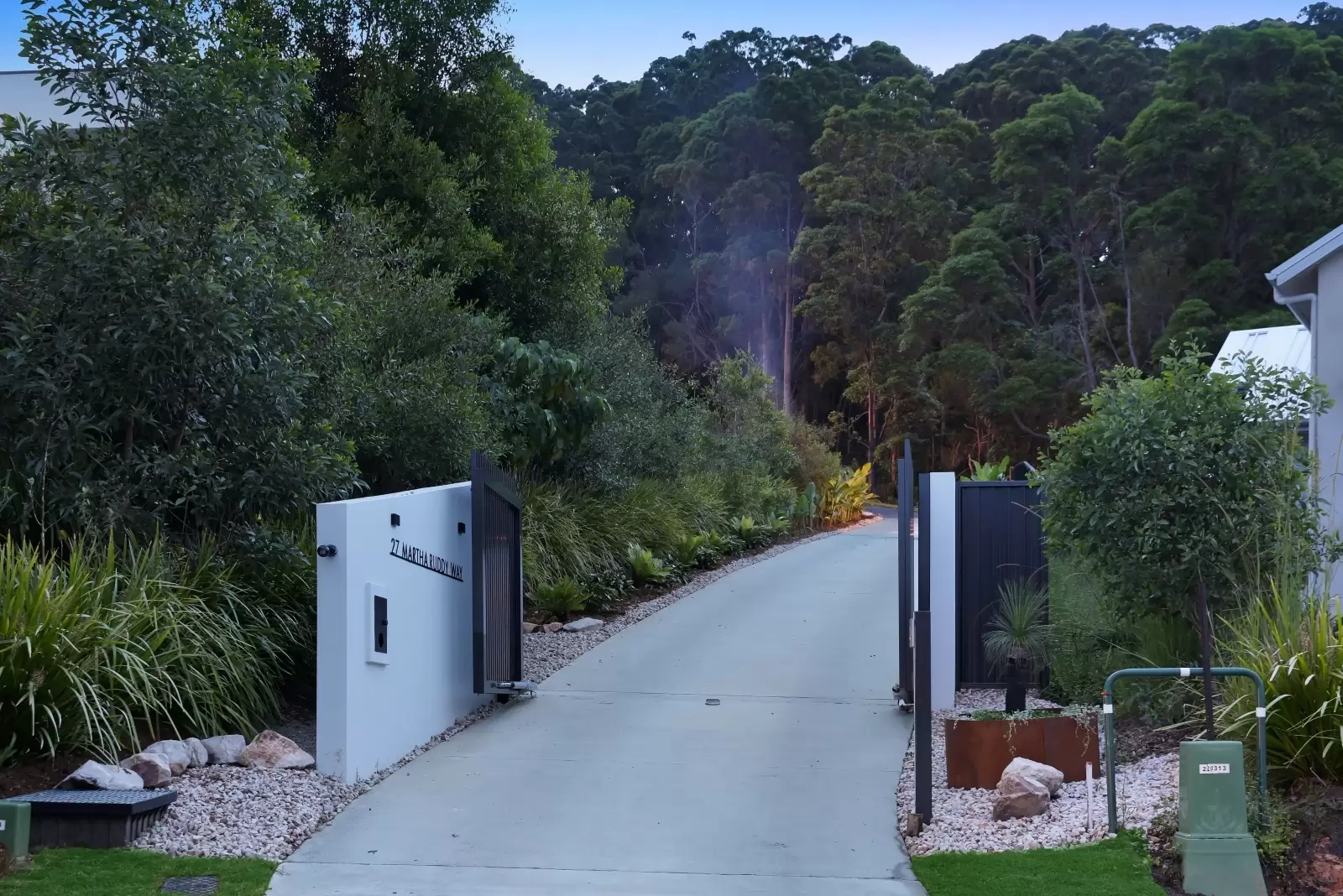 27 Martha Ruddy Way, Tallebudgera Sold by Queensland Sotheby's International Realty - image 1