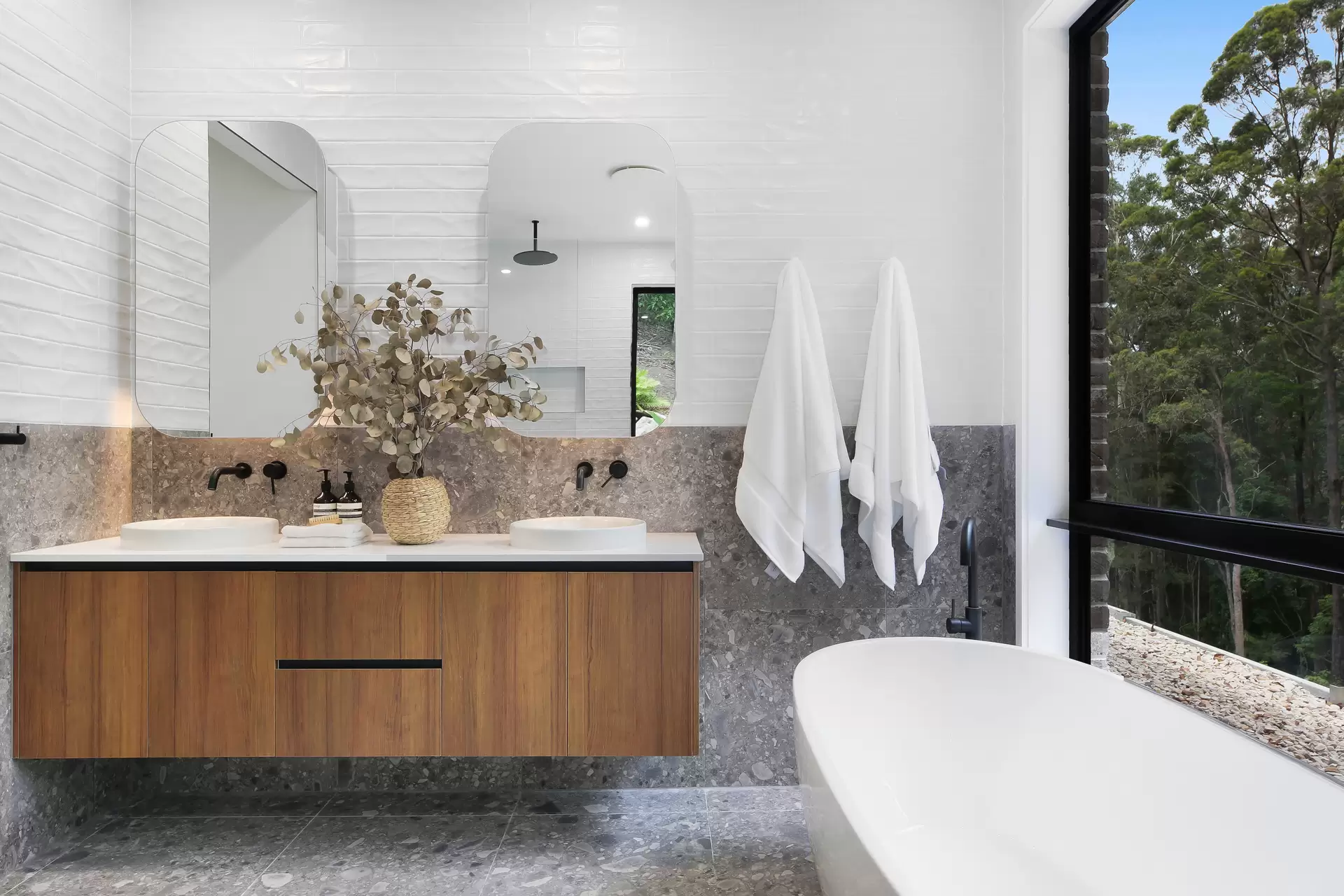 27 Martha Ruddy Way, Tallebudgera Sold by Queensland Sotheby's International Realty - image 1