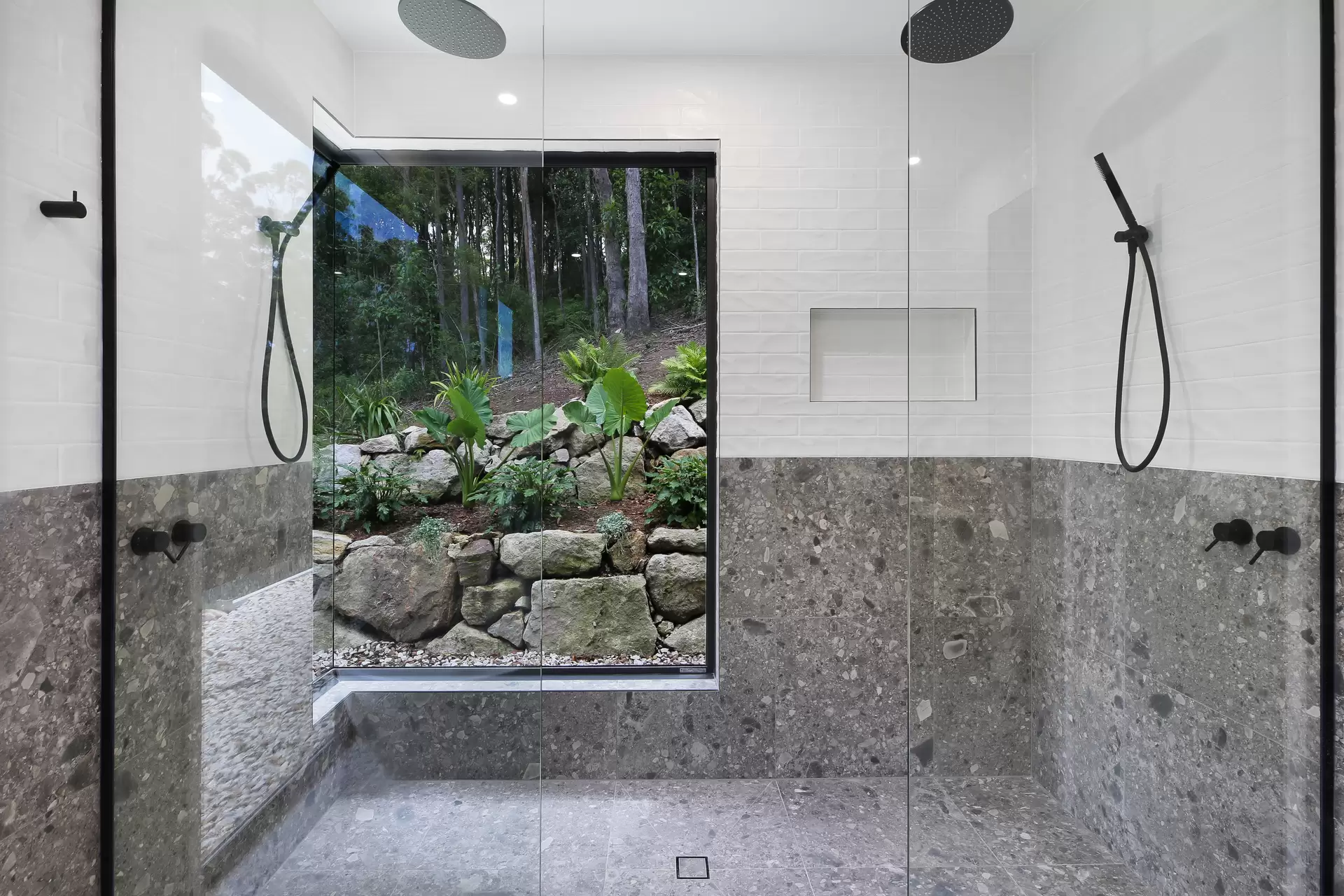 27 Martha Ruddy Way, Tallebudgera Sold by Queensland Sotheby's International Realty - image 1