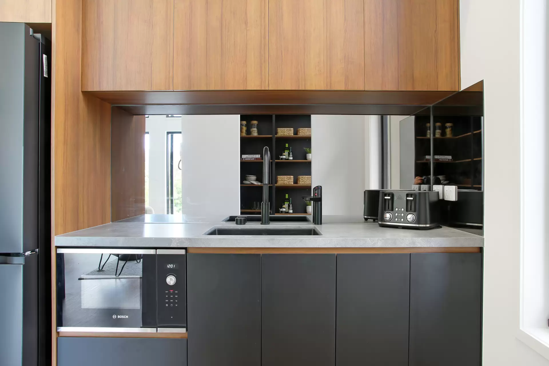 27 Martha Ruddy Way, Tallebudgera Sold by Queensland Sotheby's International Realty - image 1