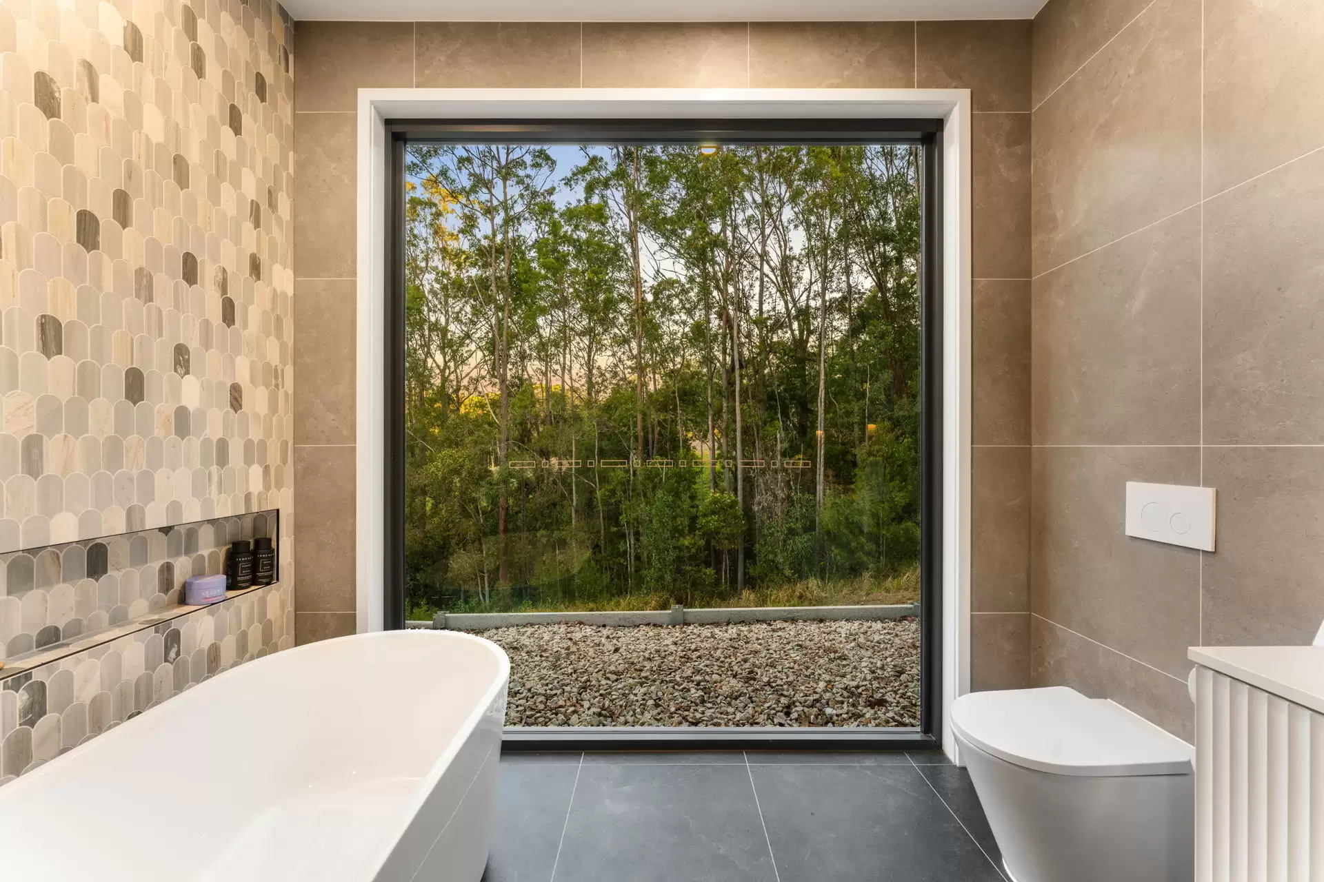 27 Martha Ruddy Way, Tallebudgera Sold by Queensland Sotheby's International Realty - image 1
