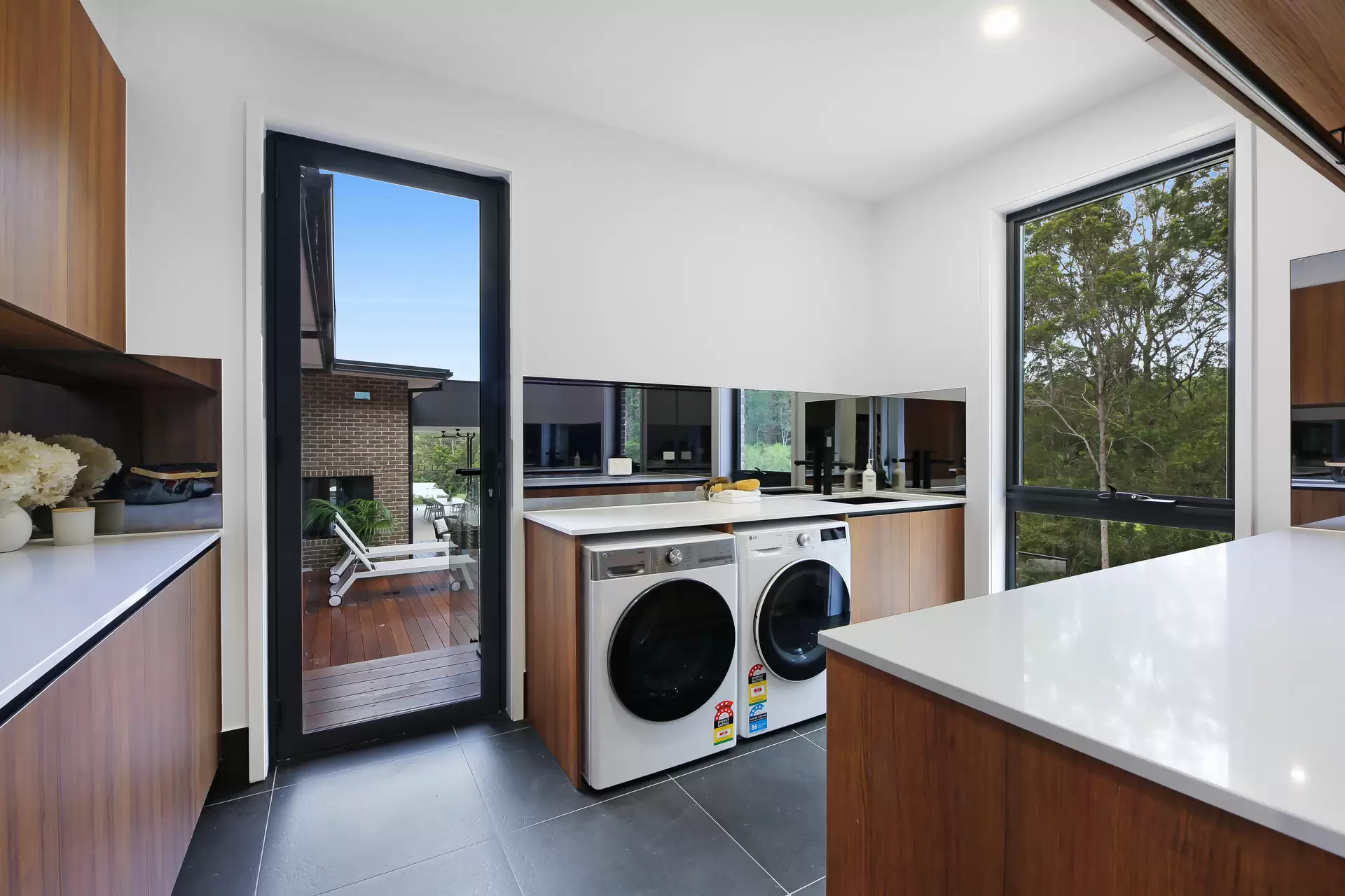 27 Martha Ruddy Way, Tallebudgera Sold by Queensland Sotheby's International Realty - image 1