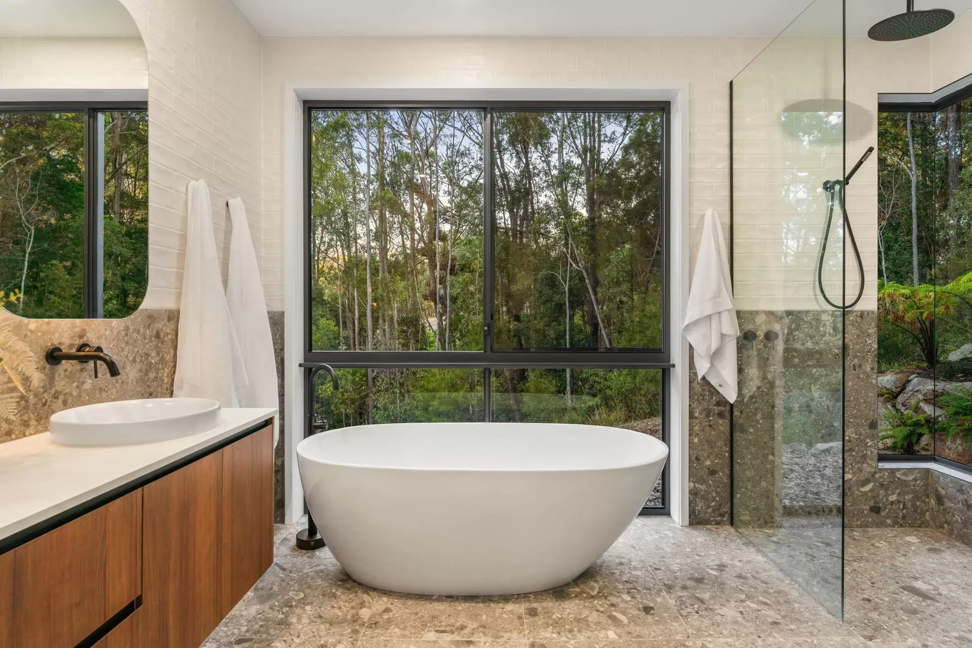 27 Martha Ruddy Way, Tallebudgera Sold by Queensland Sotheby's International Realty - image 1