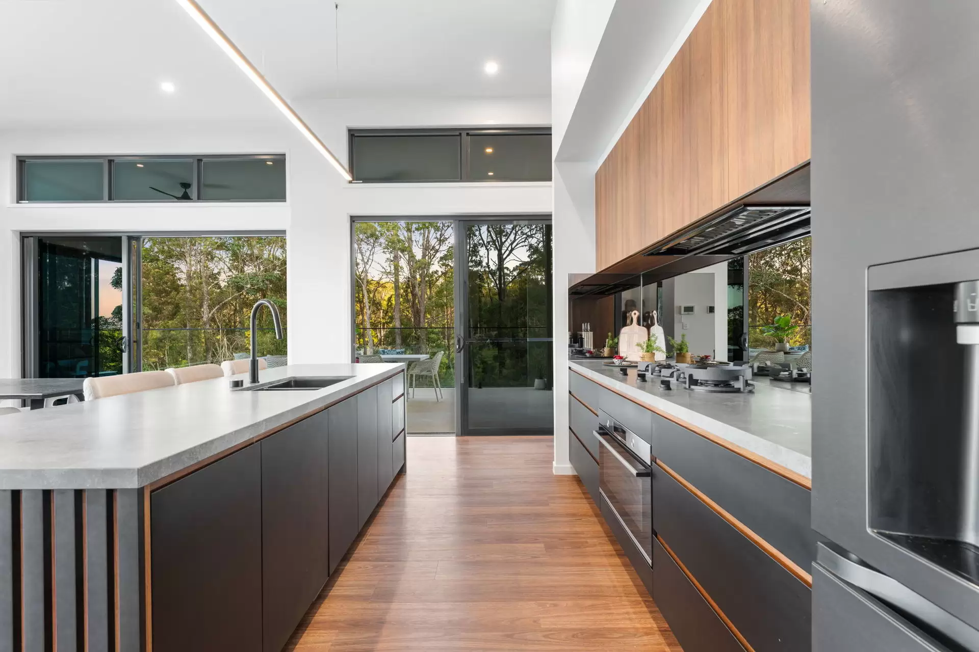27 Martha Ruddy Way, Tallebudgera Sold by Queensland Sotheby's International Realty - image 1